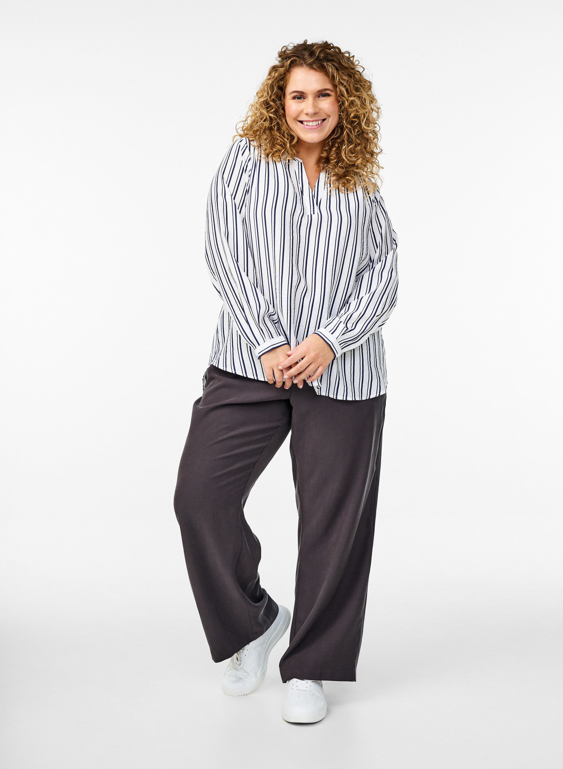 Zizzi FLASH - Gestreepte blouse met V-hals, Wit, Model image number 1