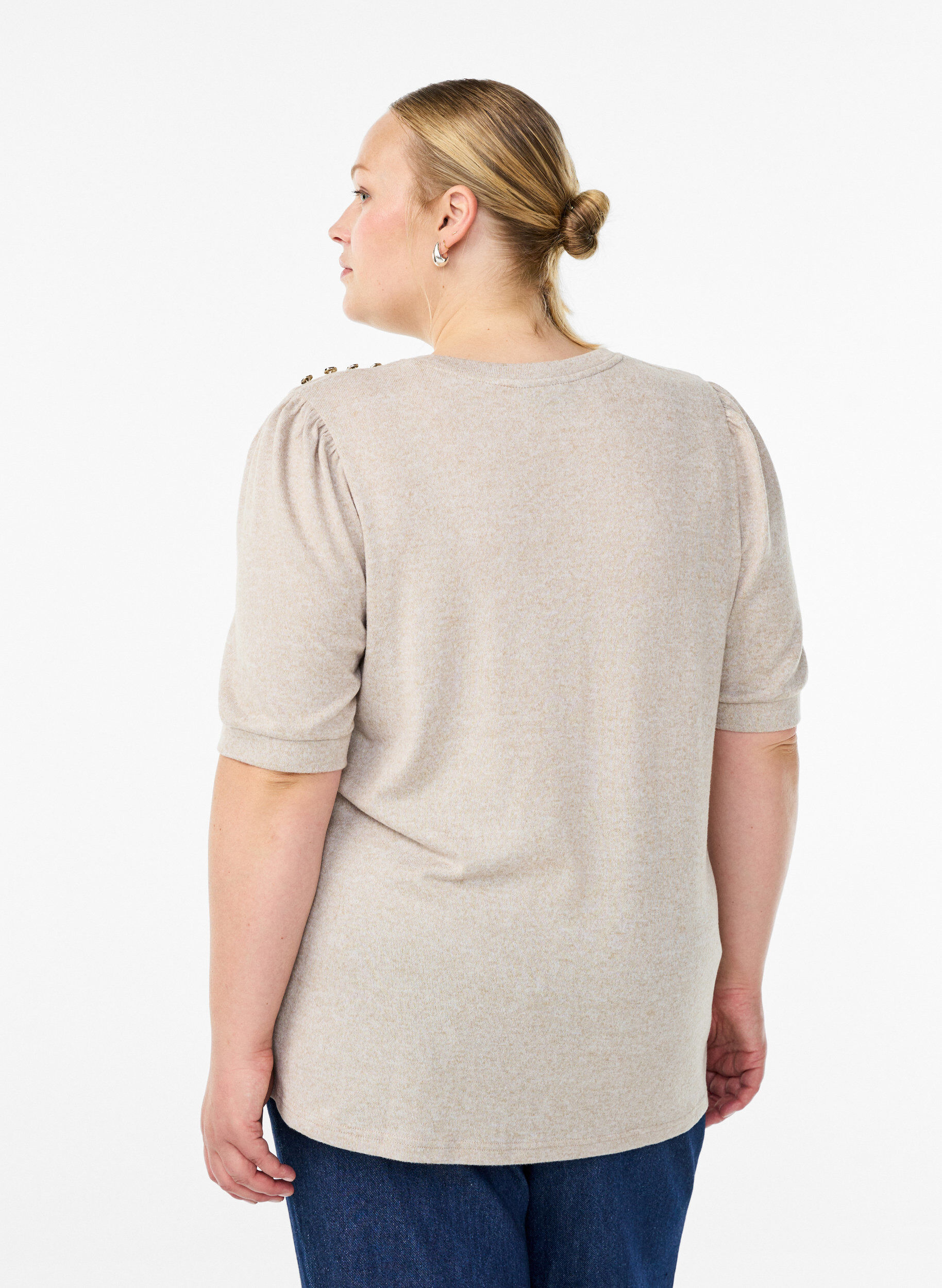Zizzi Blouse met knoopdetail en korte pofmouwen, Beige, Model image number 2
