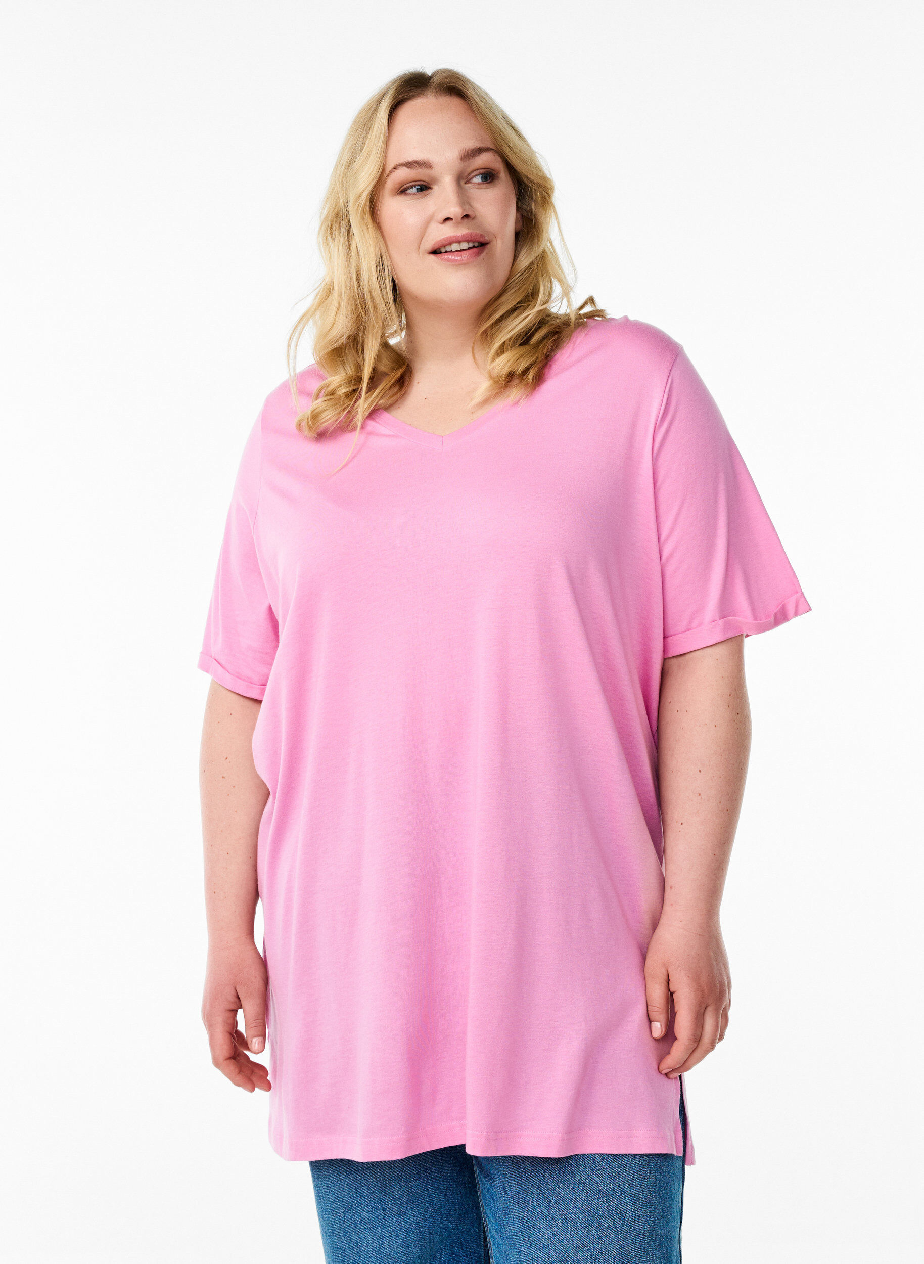 Enkelkleurig oversized T-shirt met V-hals, Roze, Model