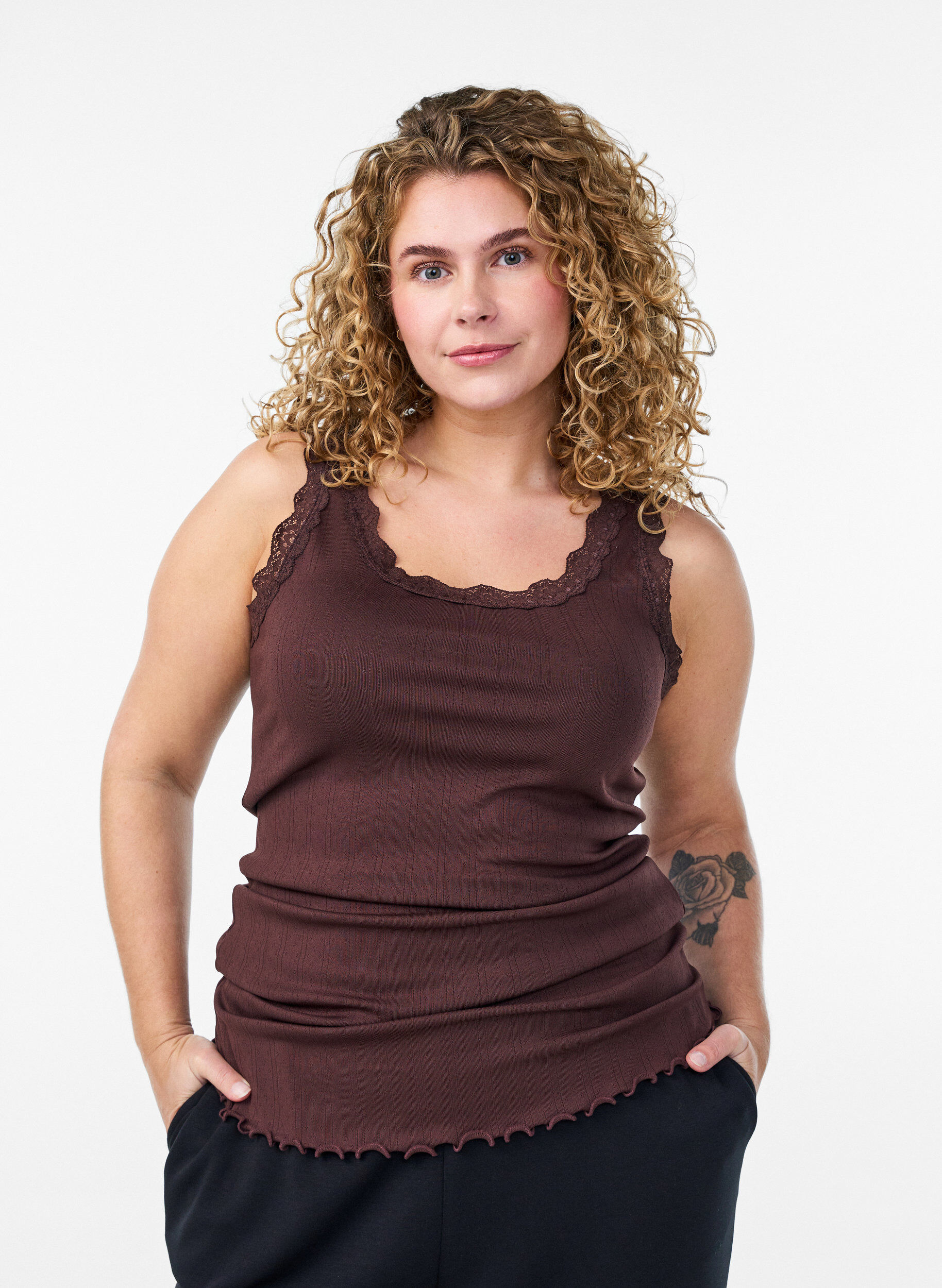 Zizzi Tanktop met kant en broderie anglaise, Bruin, Model image number 0