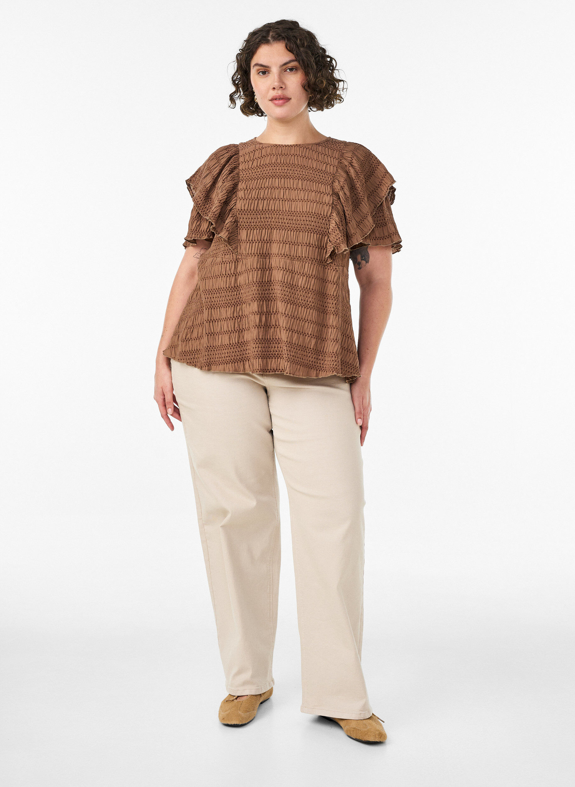 ZizziBlouse met smockstructuur en ruchesmouwen, Bruin, Model image number 1