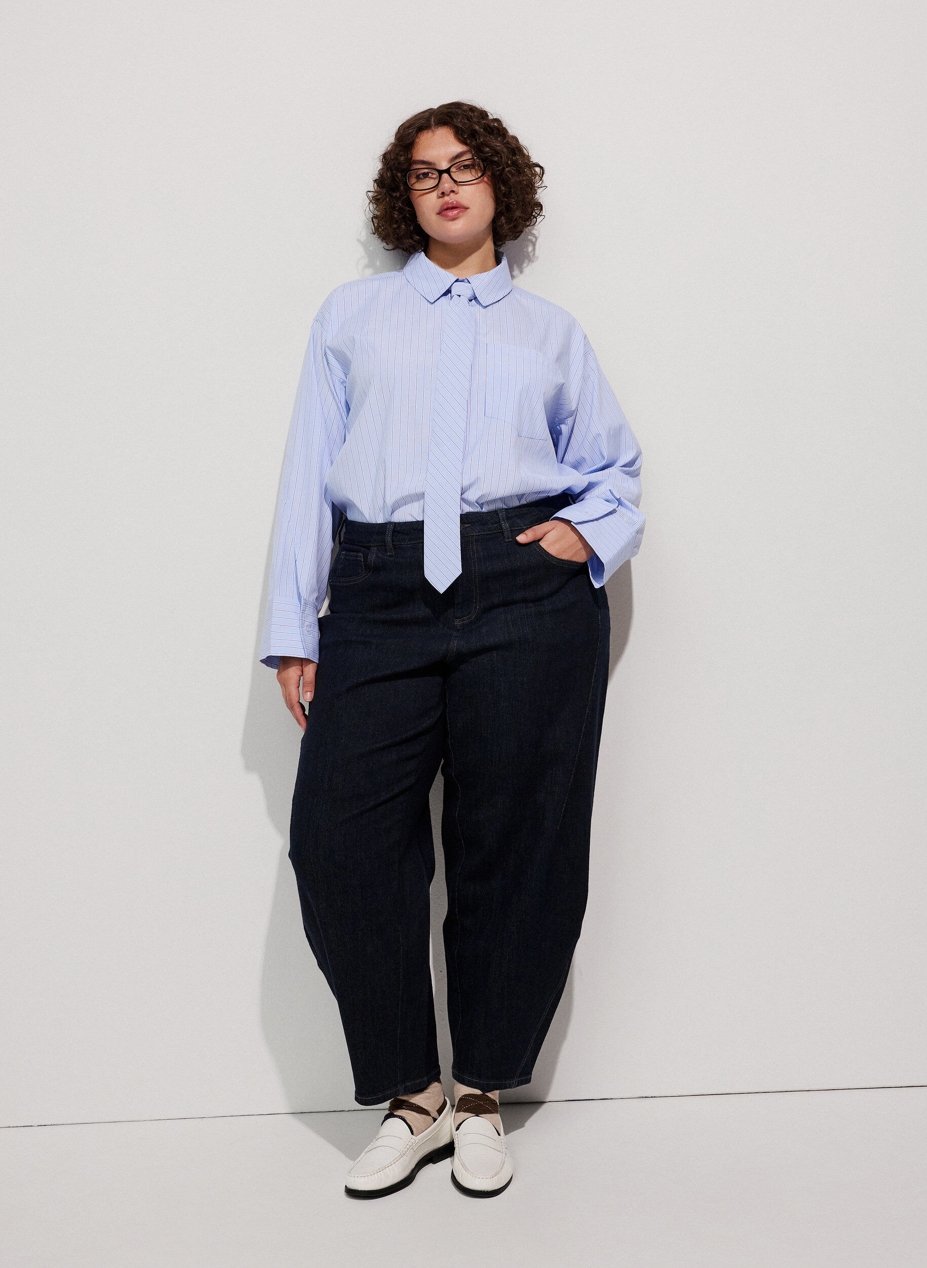 Barrel fit jeans met high waist, Blauw, Model