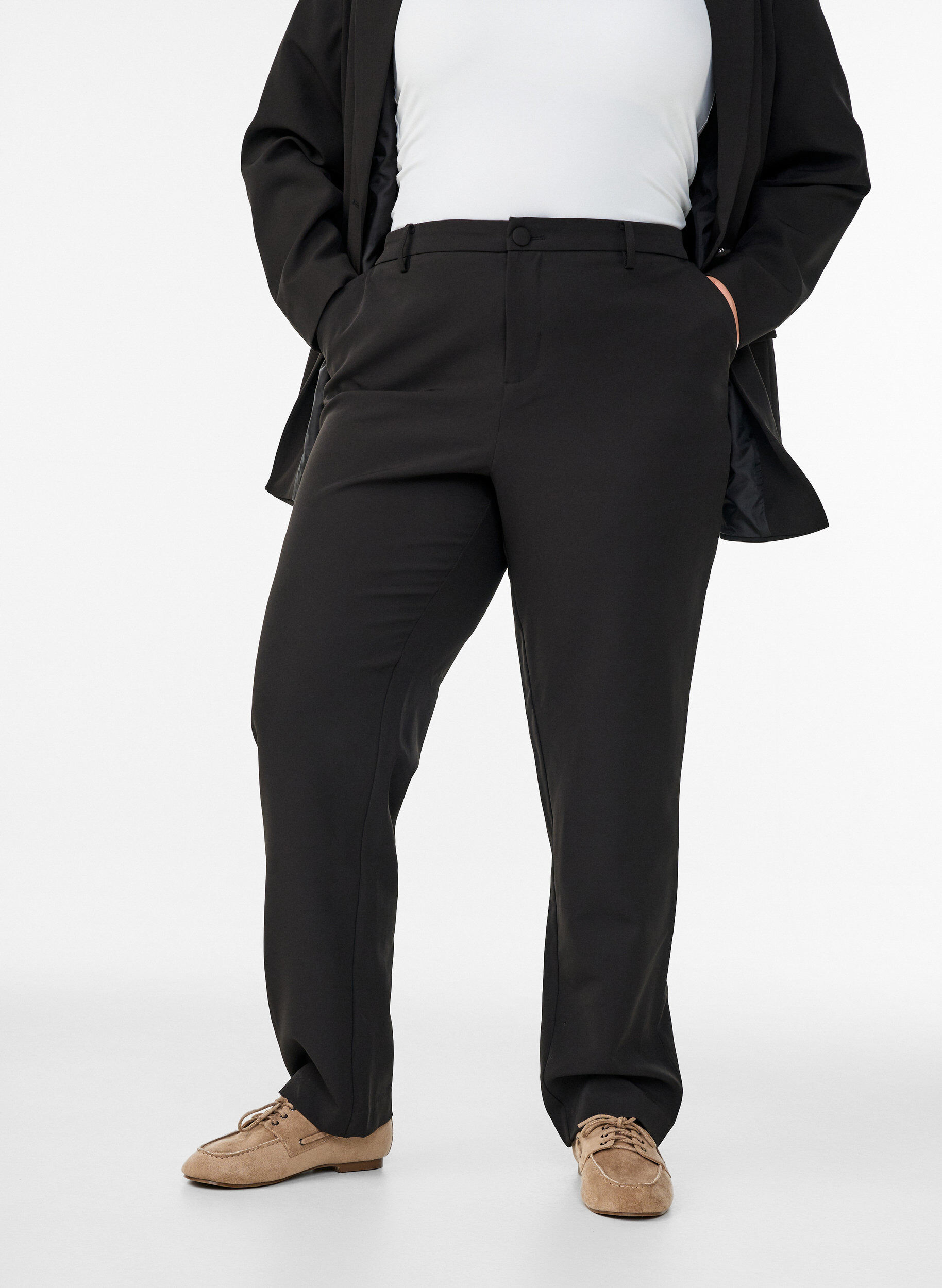 ZizziBroek met zakken en rechte pijpen, Zwart, Model image number 2