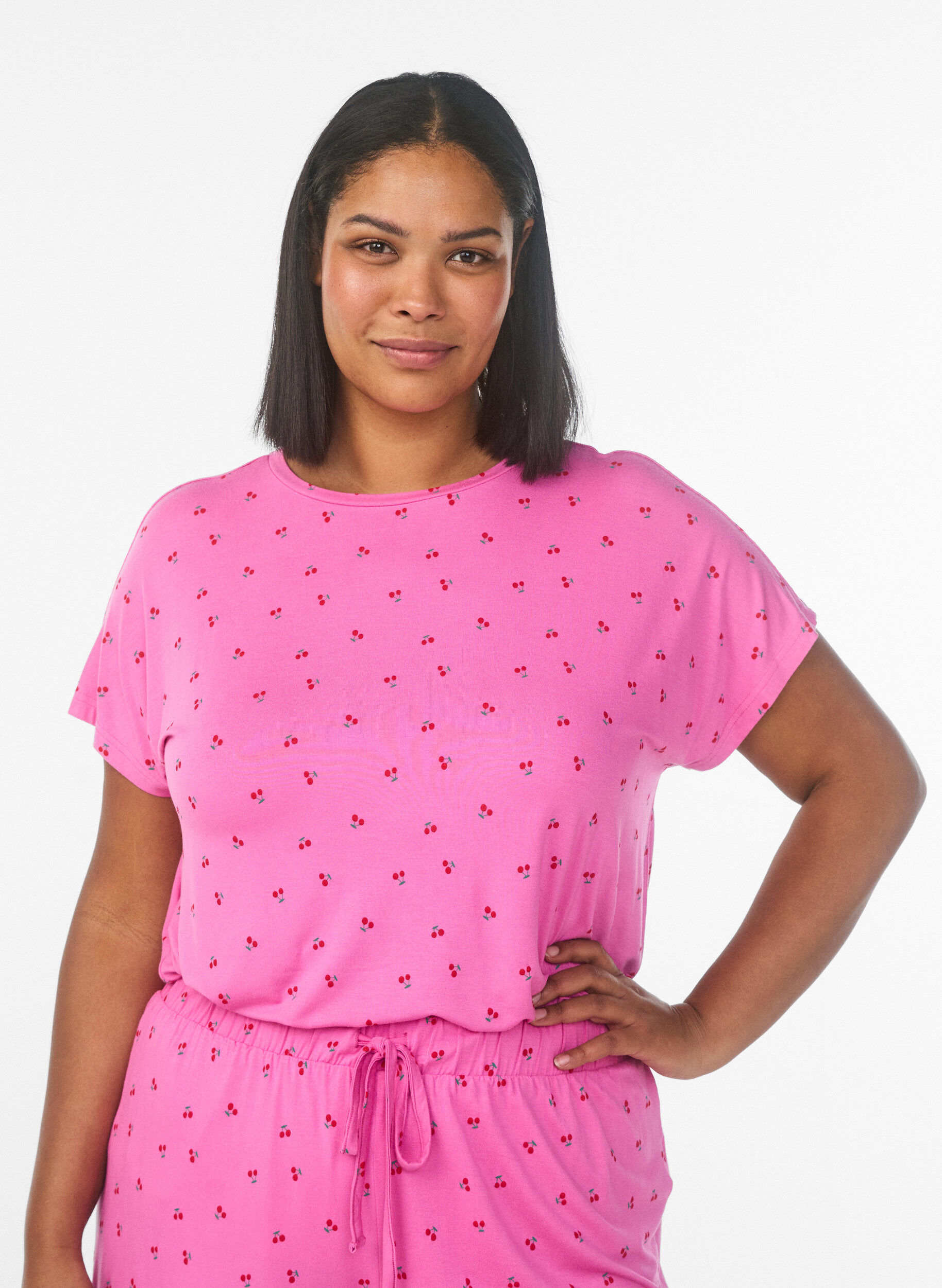 Pyjamashorts in viscose jersey met een all-over print, Roze, Model