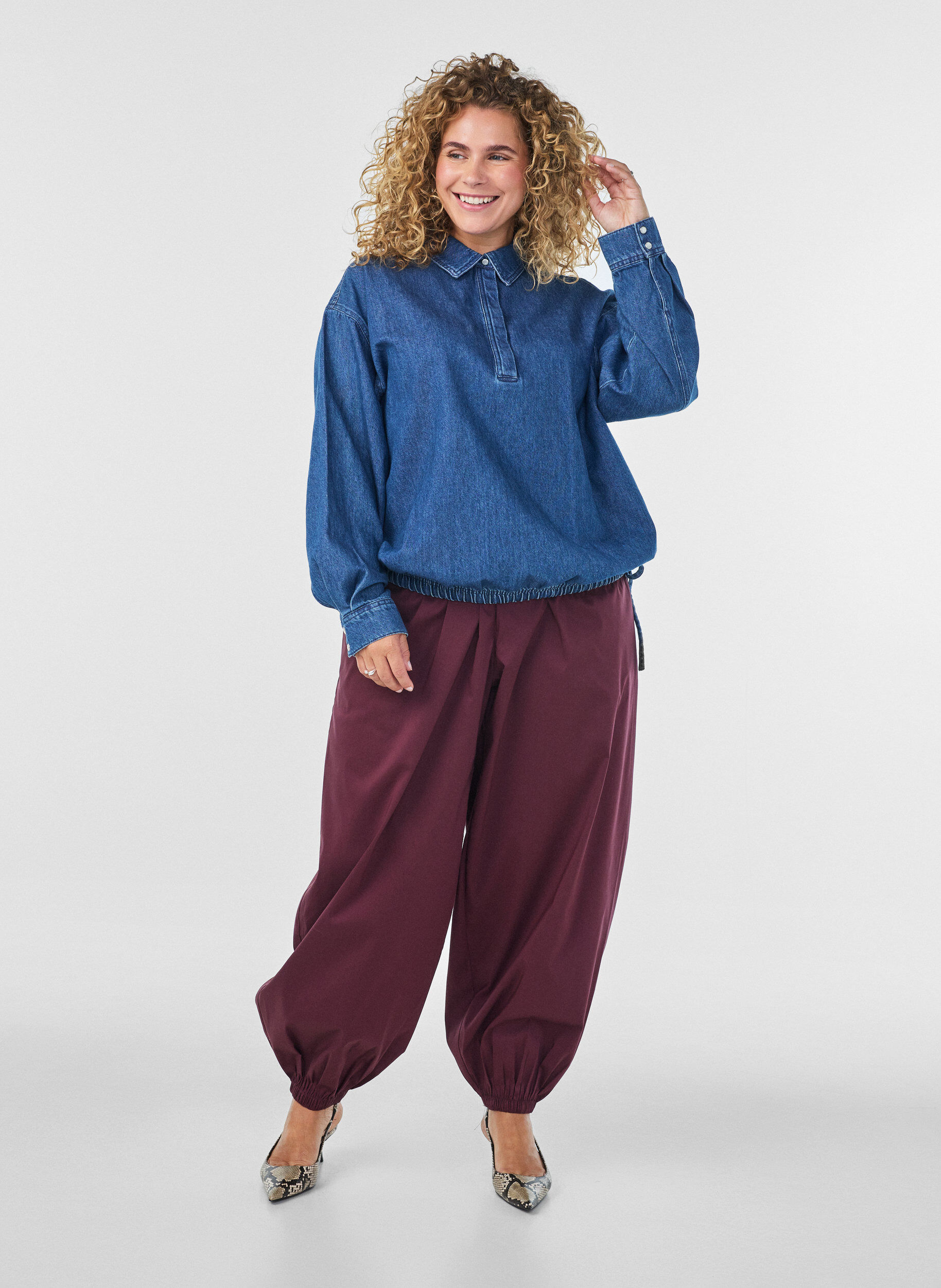 Ballonbroek met zakken en een elastische tailleband, Rood, Model