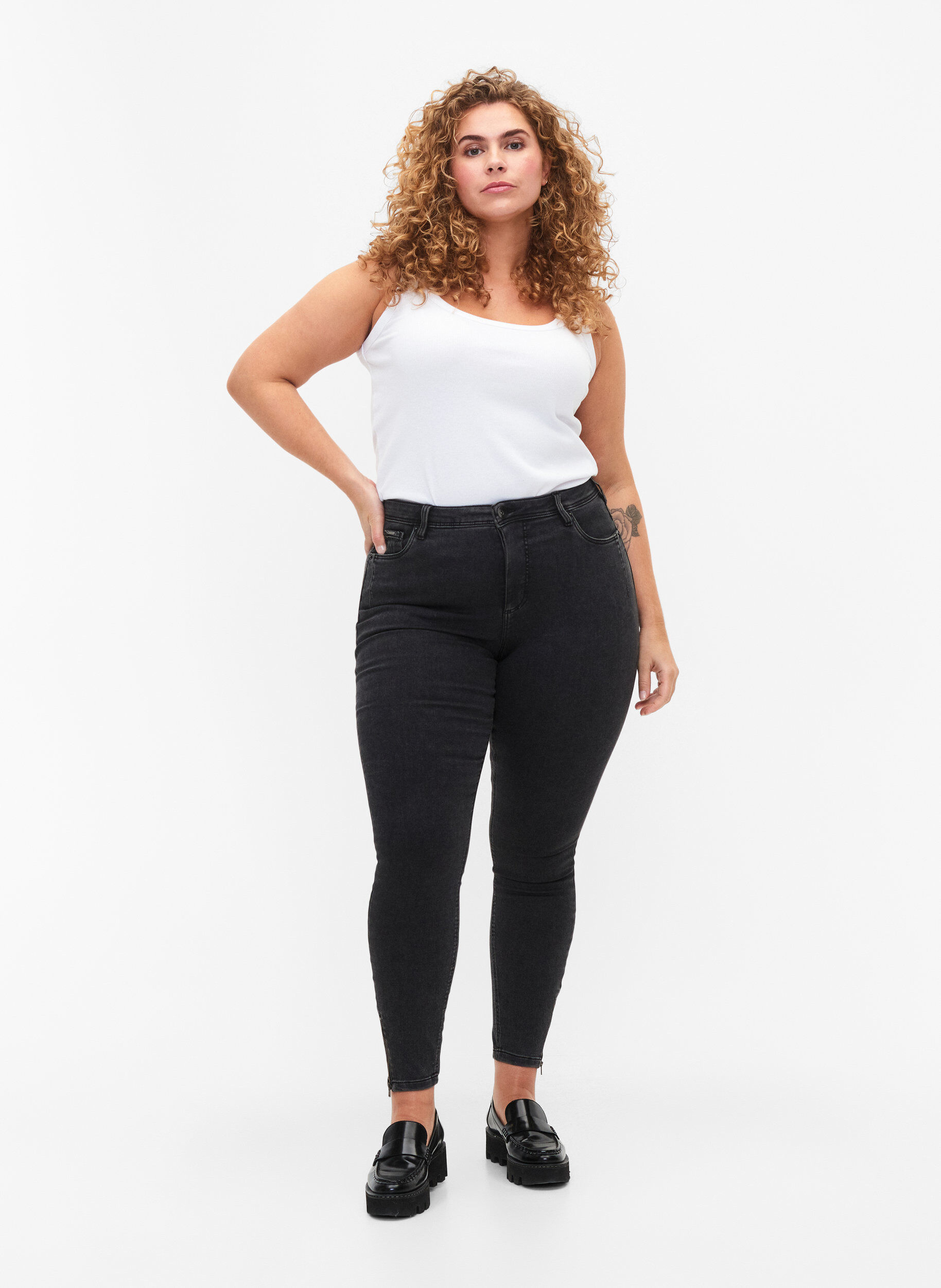 Zizzi Cropped Amy jeans met rits, Grijs, Model image number 1