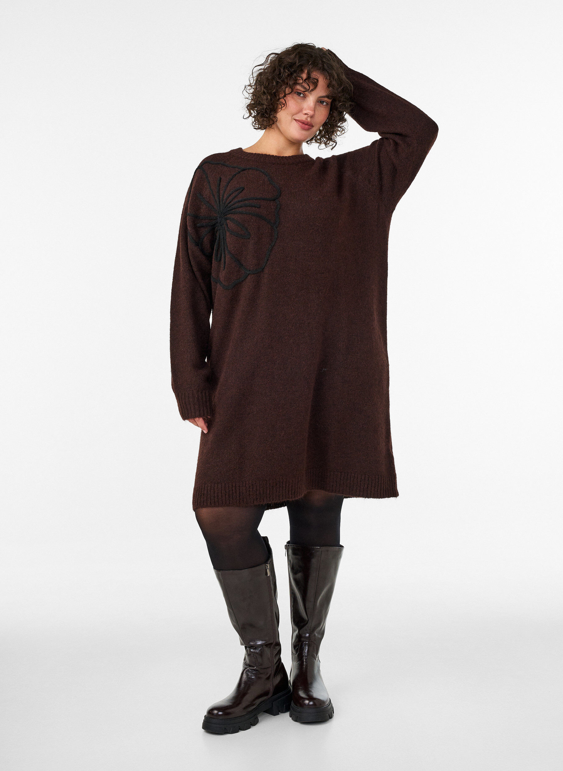 ZizziJumper jurk met grote bloem applicatie, Bruin, Model image number 1