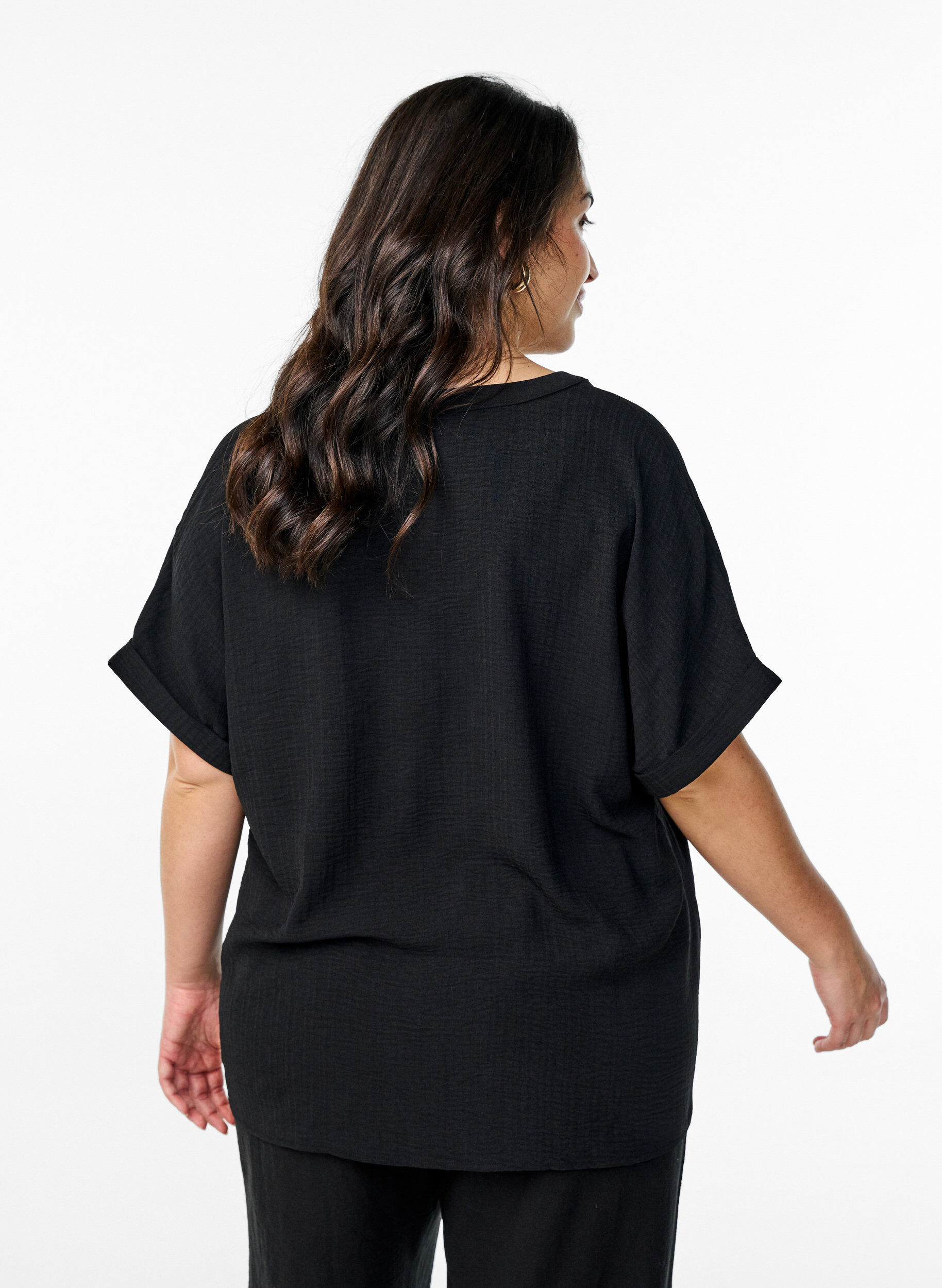 Zizzi Luchtige blouse met korte mouwen, Zwart, Model image number 2