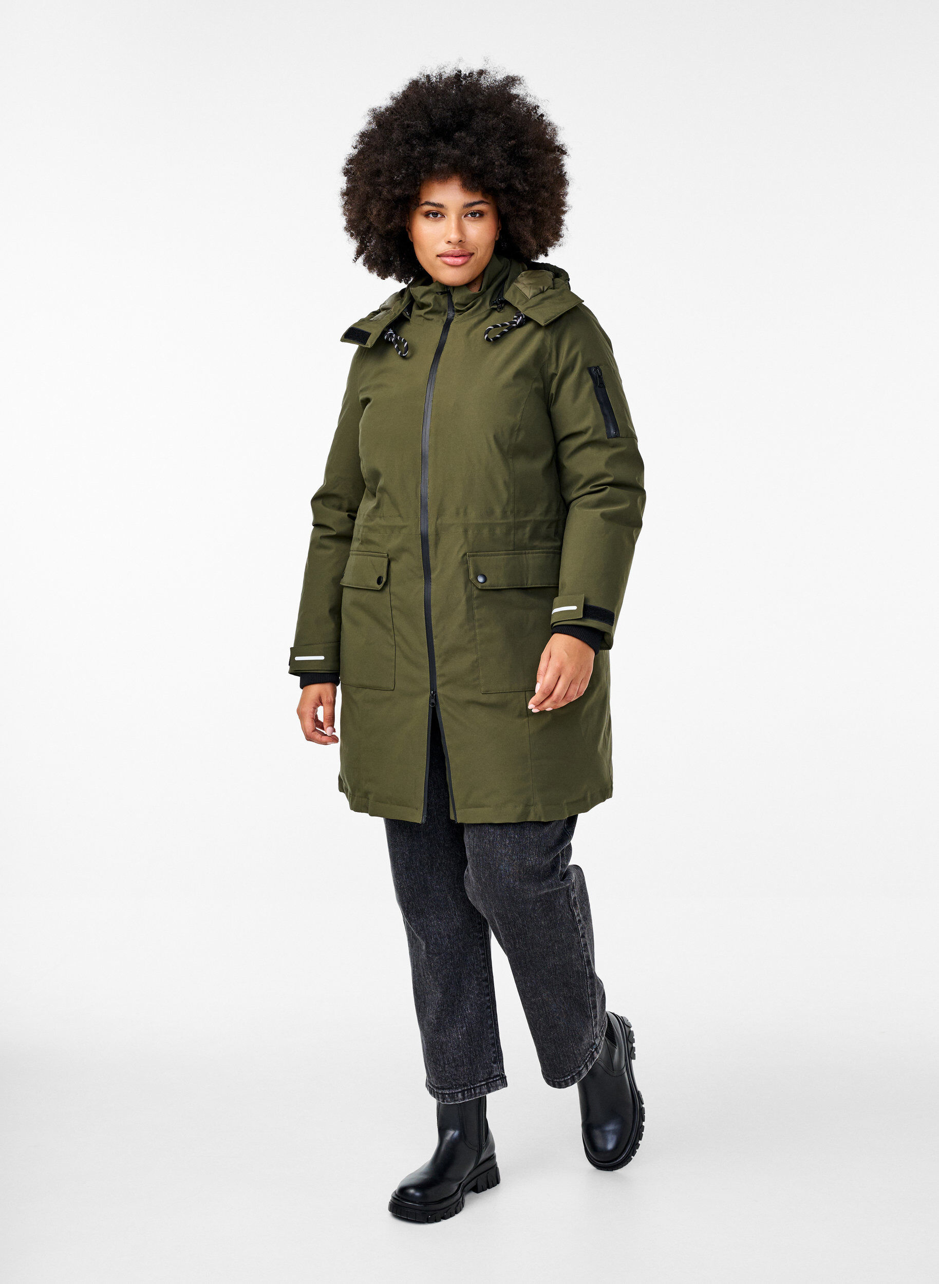 Zizzi Praktische winterjas met capuchon en zakken, Groen, Model image number 1