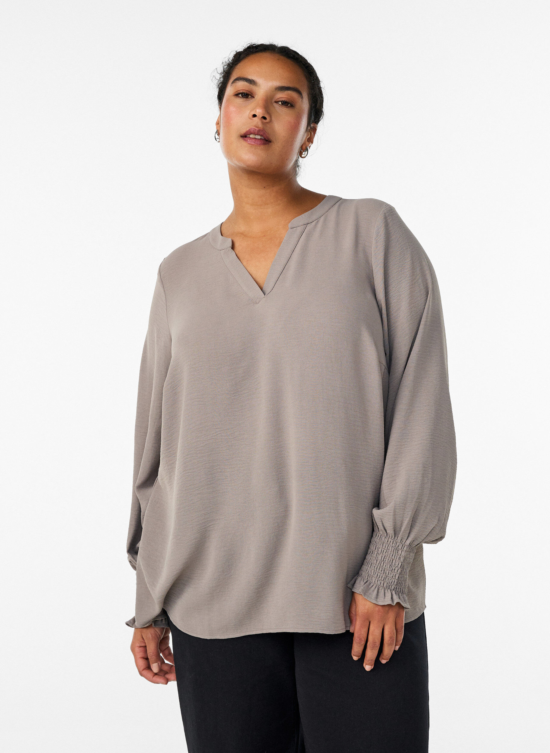 Zizzi Blouse met smockmanchetten en V-hals, Beige, Model image number 0