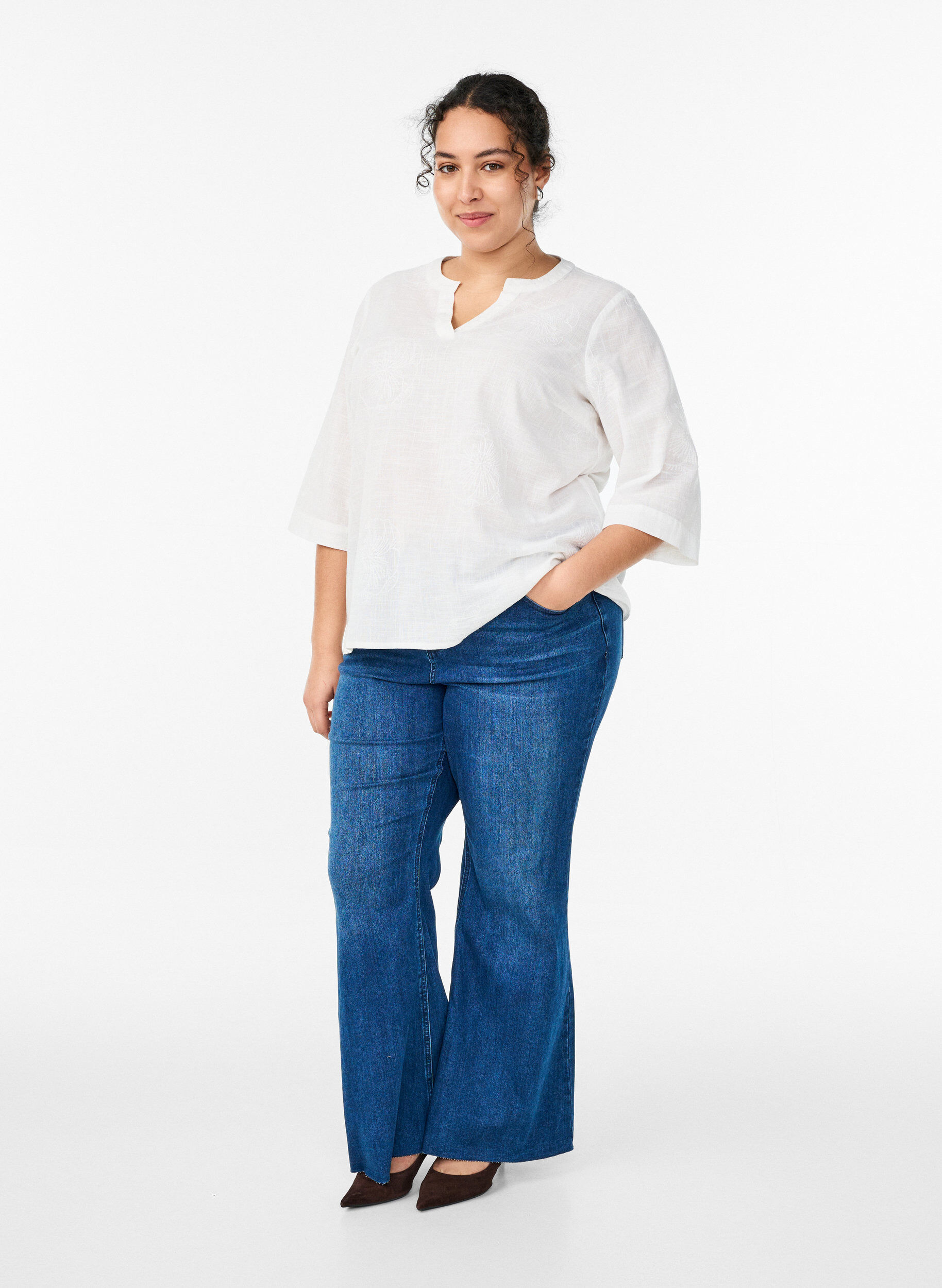 Zizzi Katoenen blouse met geborduurde details en 3/4 mouwen, Wit, Model image number 1