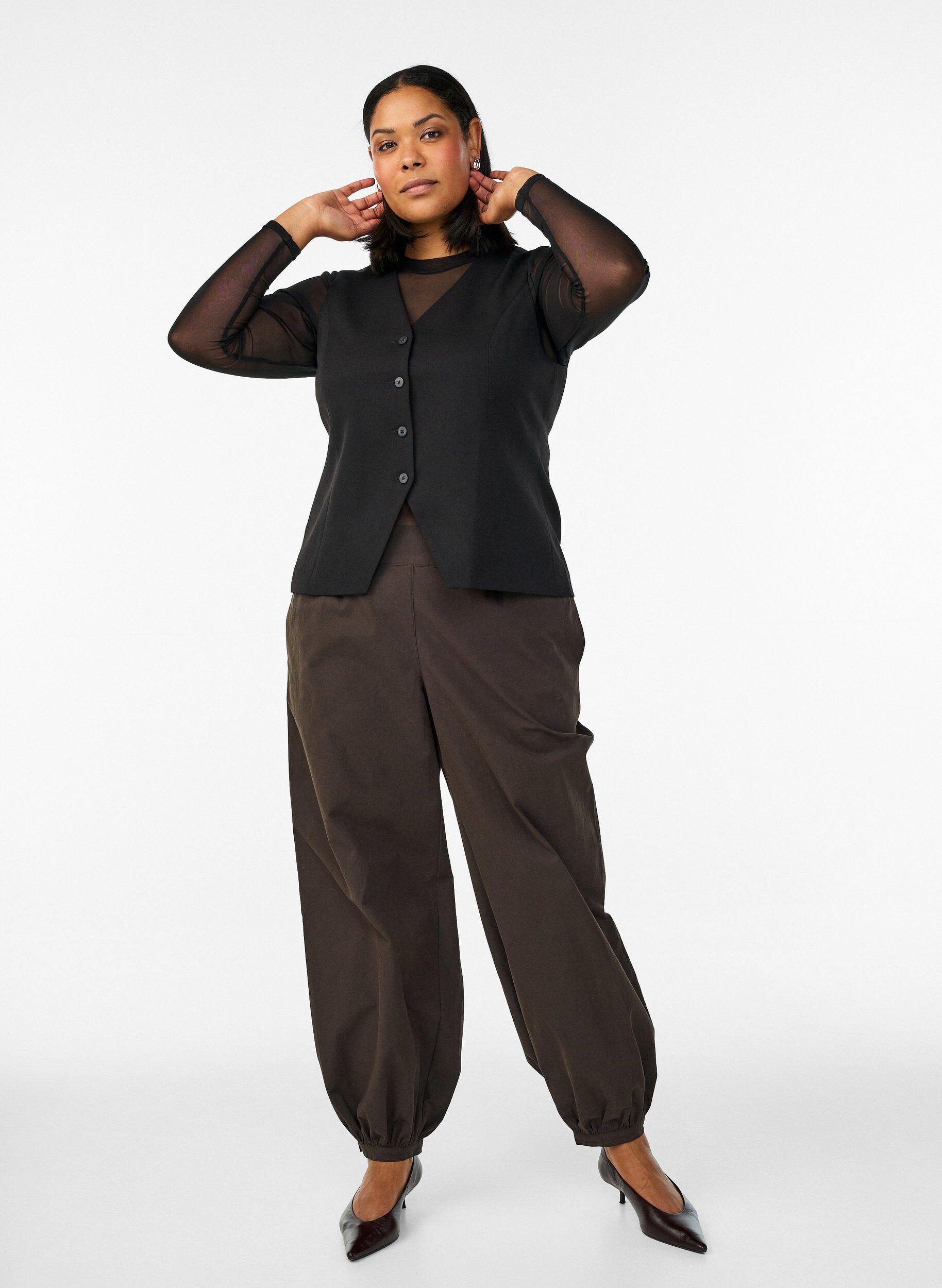 Zizzi Gilet met knoopsluiting, Zwart, Model image number 1