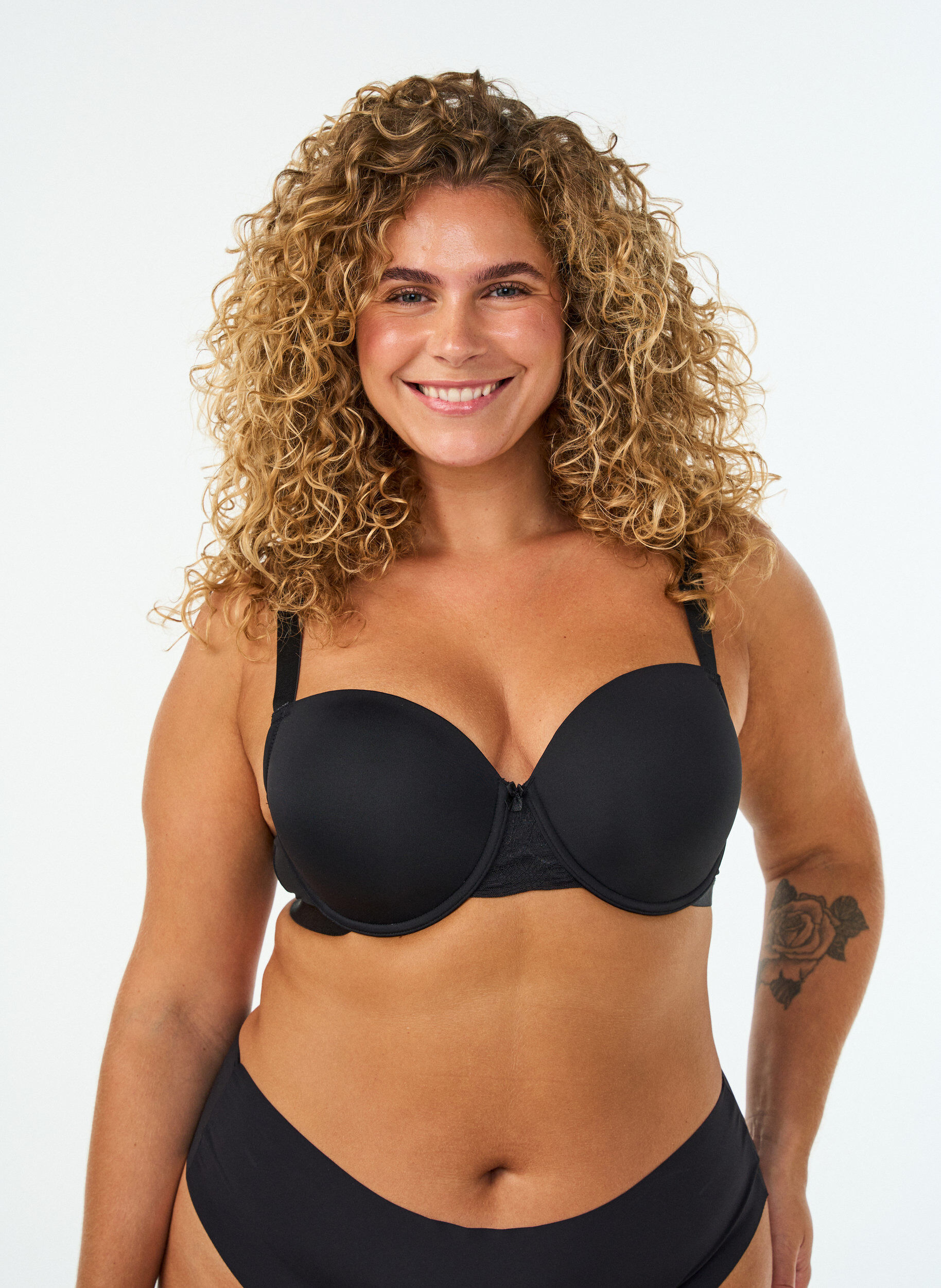 ZizziVoorgevormde T-shirt bh met gladde cups, Zwart, Model image number 0