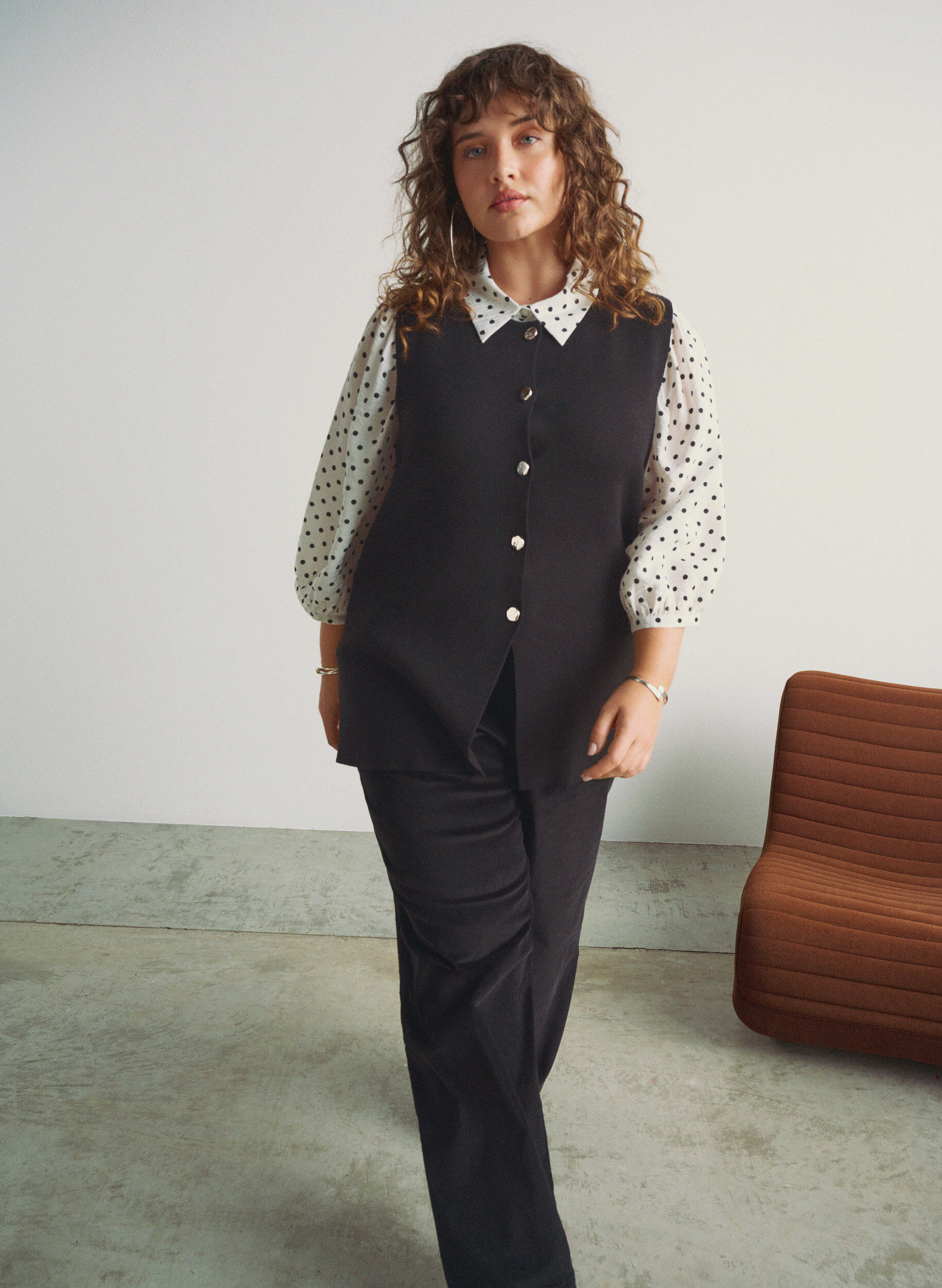 Zizzi Hoog getailleerde ribcord broek met wijde pijpen, Zwart, Image image number 0