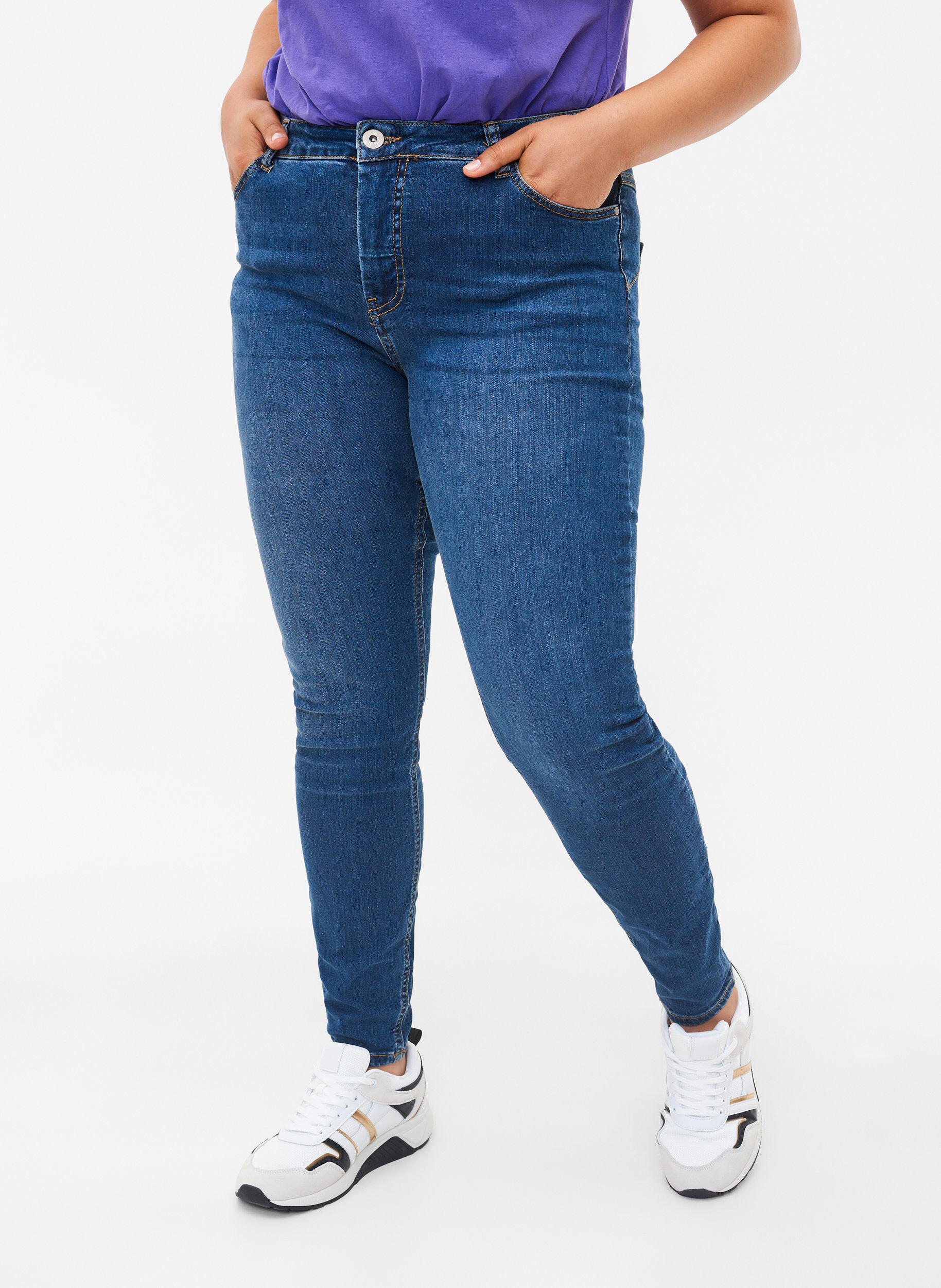 Zizzi Amy jeans met hoge taille en push up, Blue denim, Model image number 2