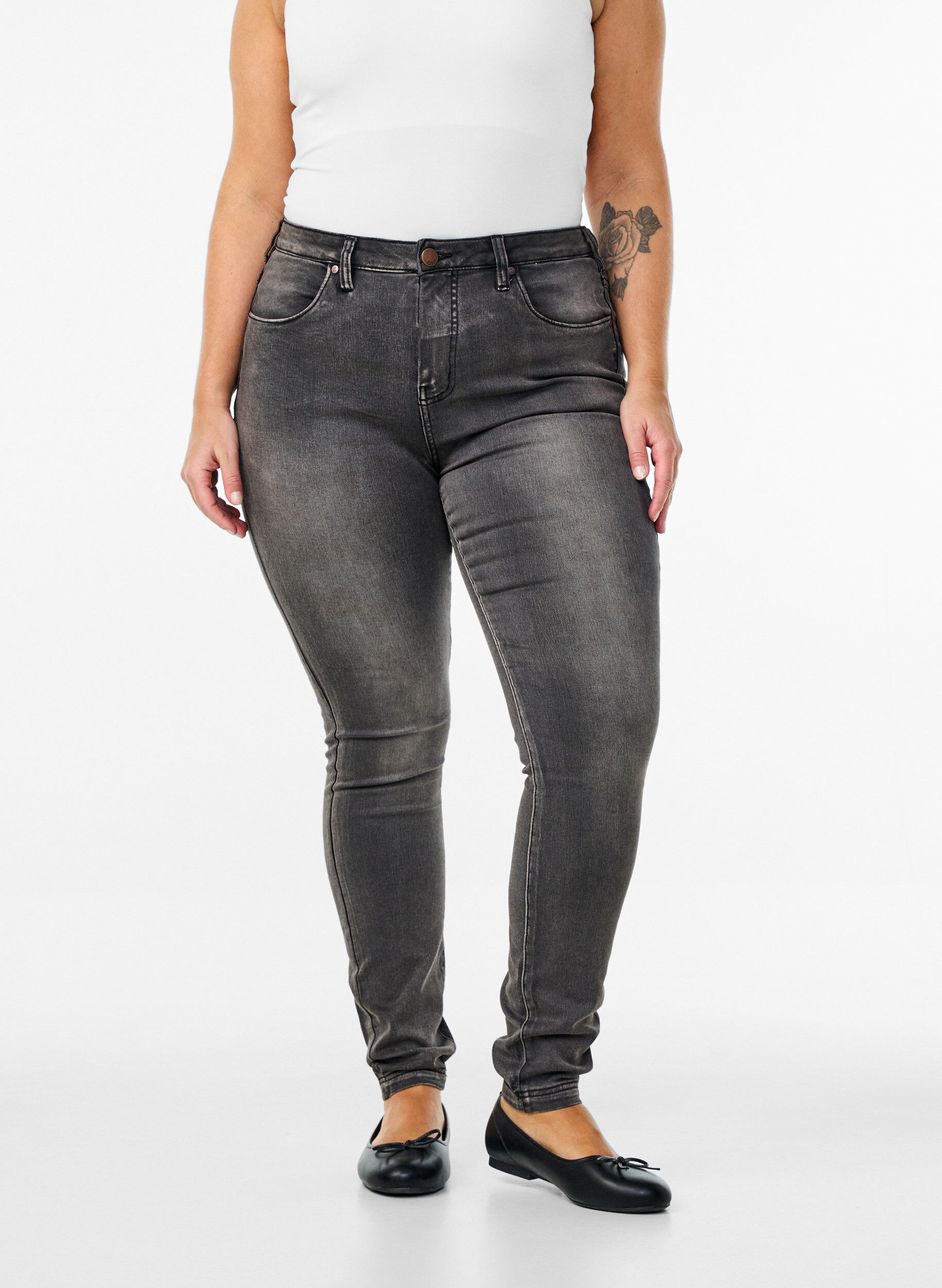 Zizzi Super slim Amy jeans met hoge taille, Dark Grey Denim, Model image number 2