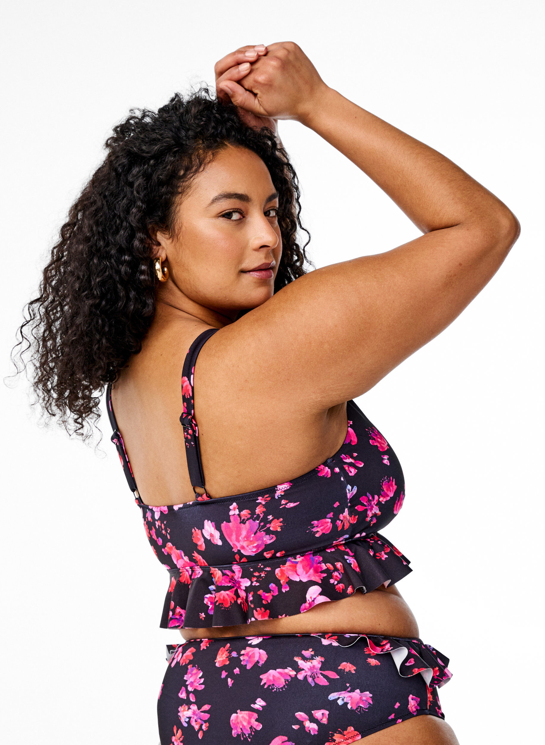 Zizzi Bloemen bikini top met een ruche afwerking, Roze, Model image number 2