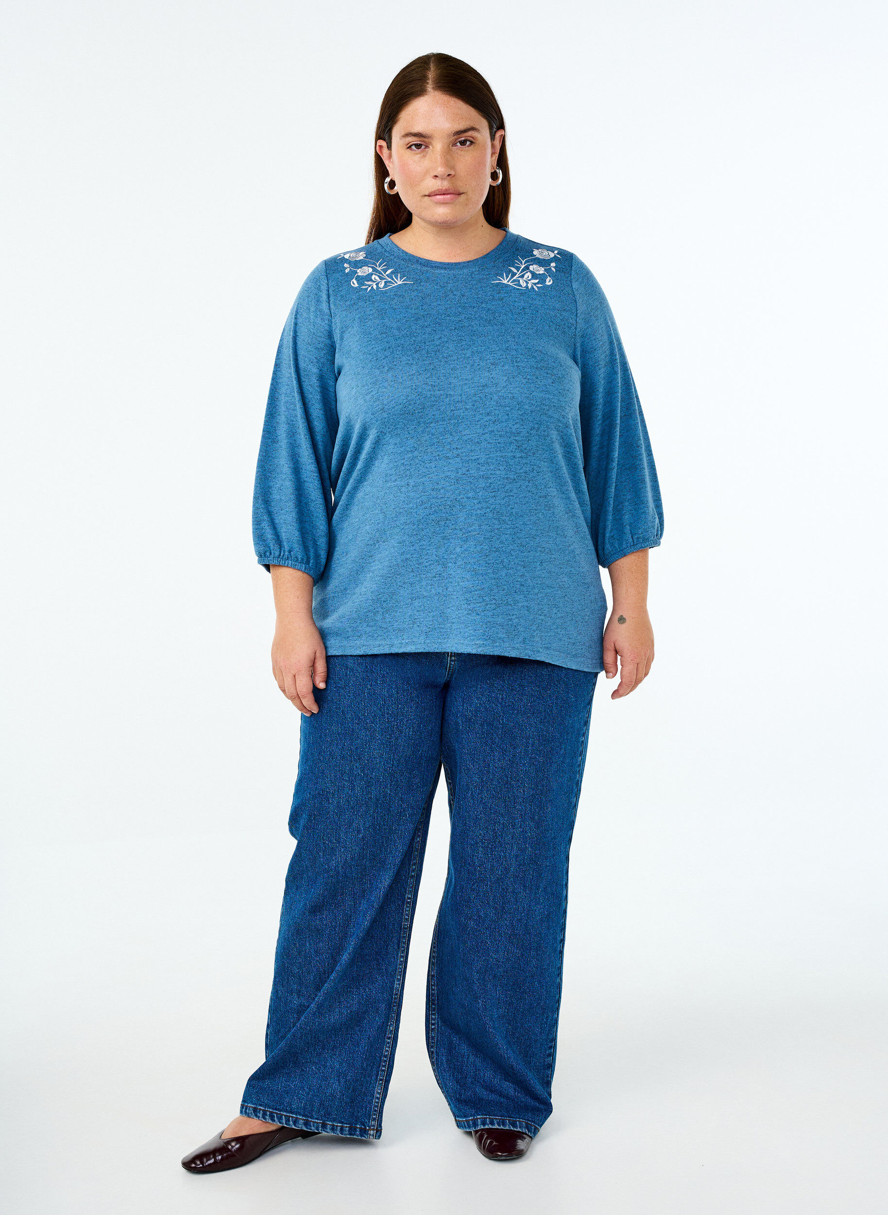 Zizzi Blouse met bloemenborduursel en 3/4 mouwen, Copen Blue Melange, Model image number 2