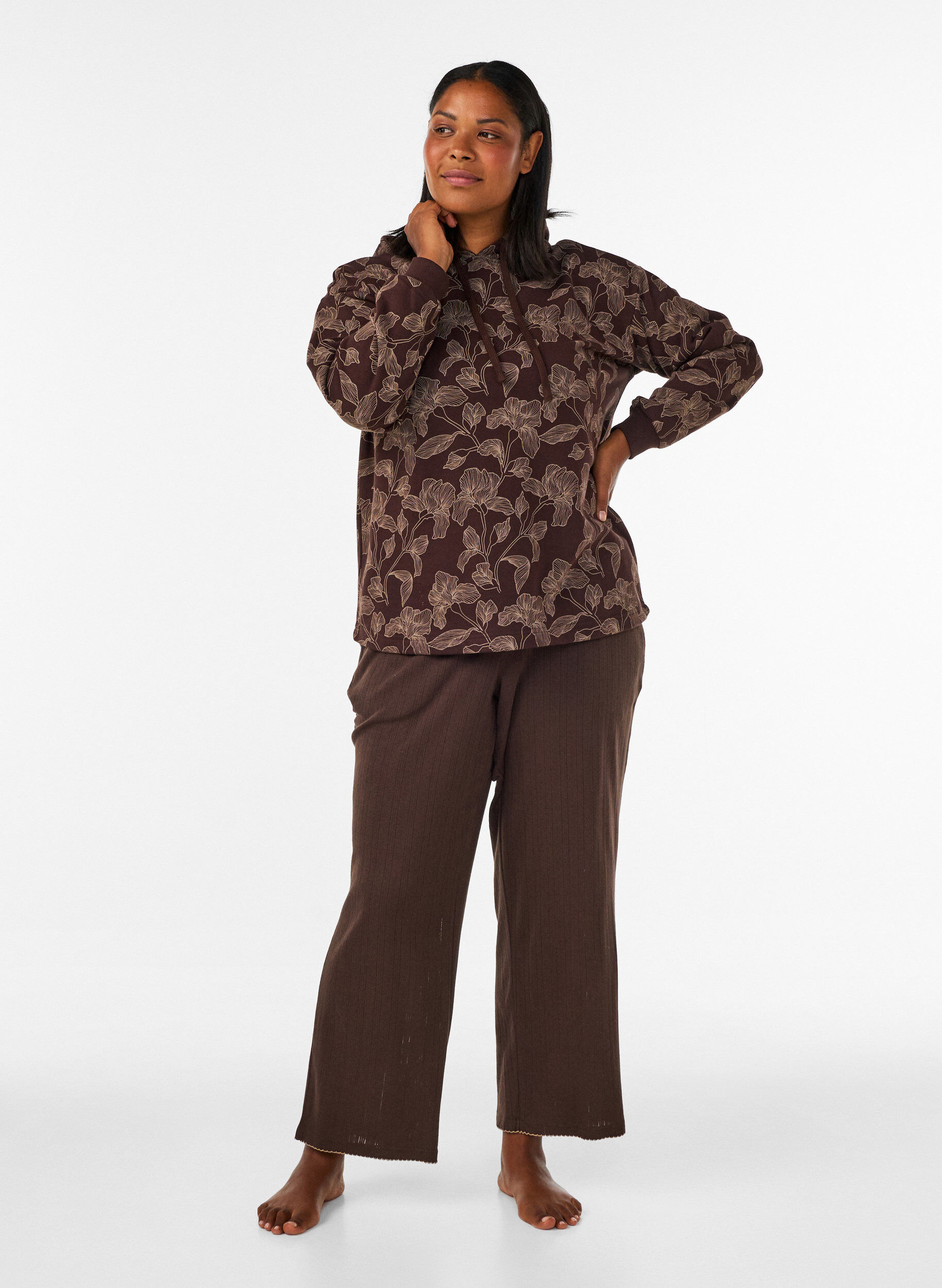 ZizziHoodie met all-overprint, Bruin, Model image number 1