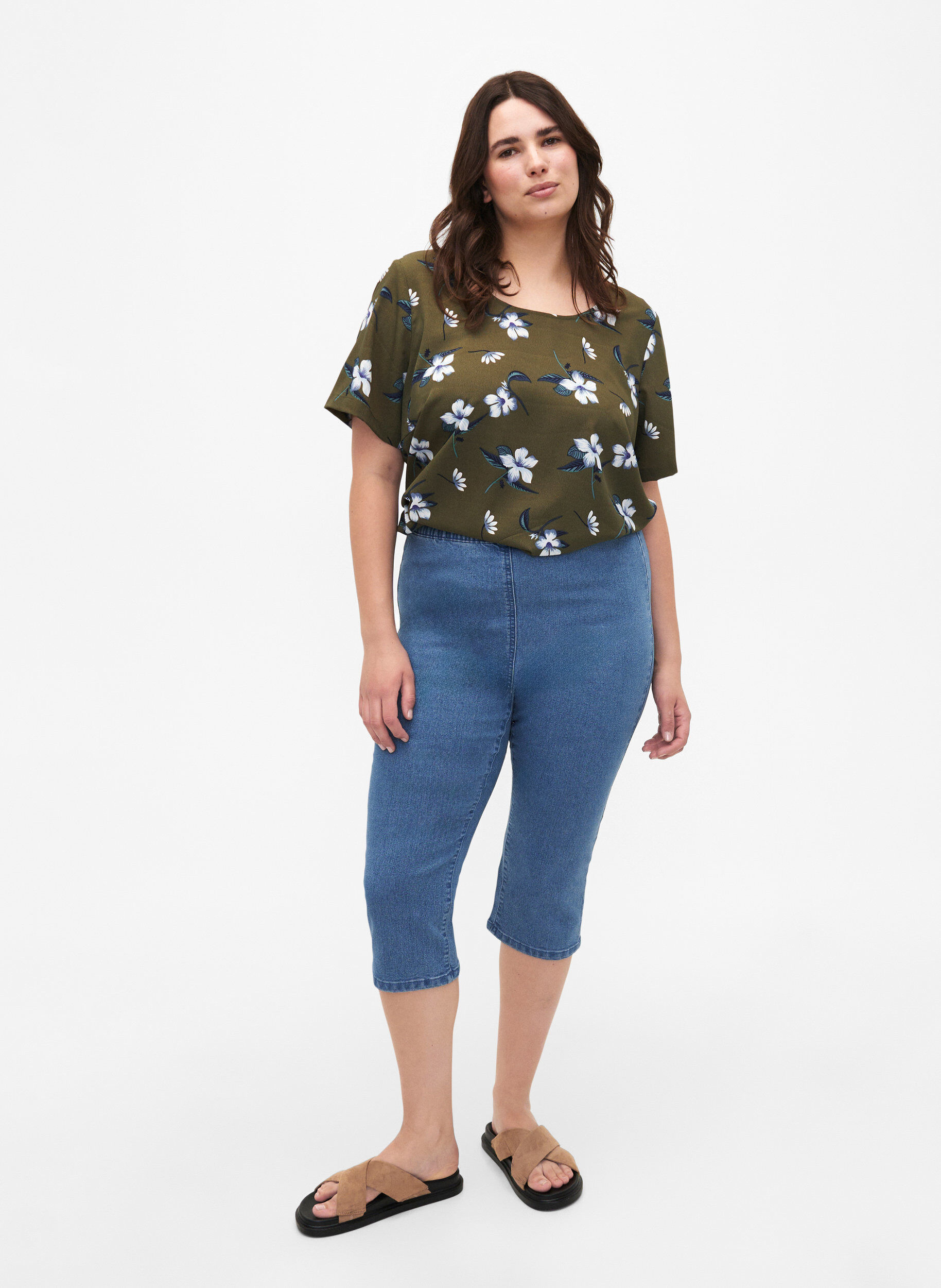 Zizzi FLASH - Blouse met korte mouwen en print, Olive Night Flower, Model image number 2