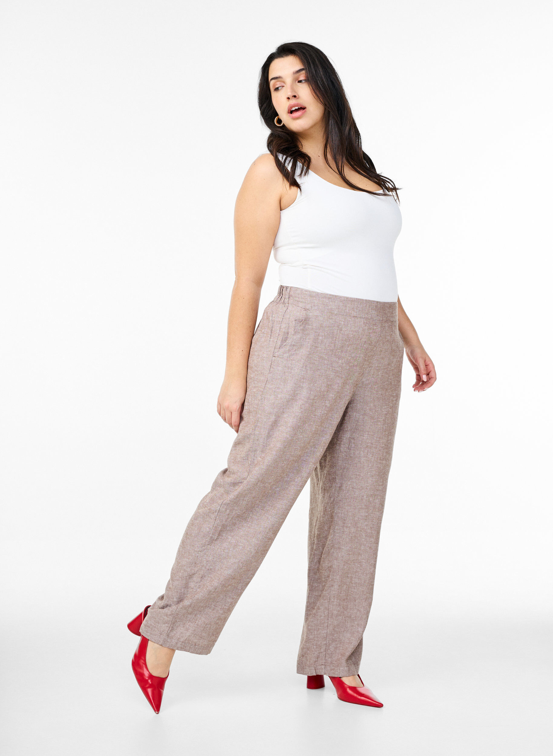 Linnen en viscose broek met losse pasvorm, Bruin, Model