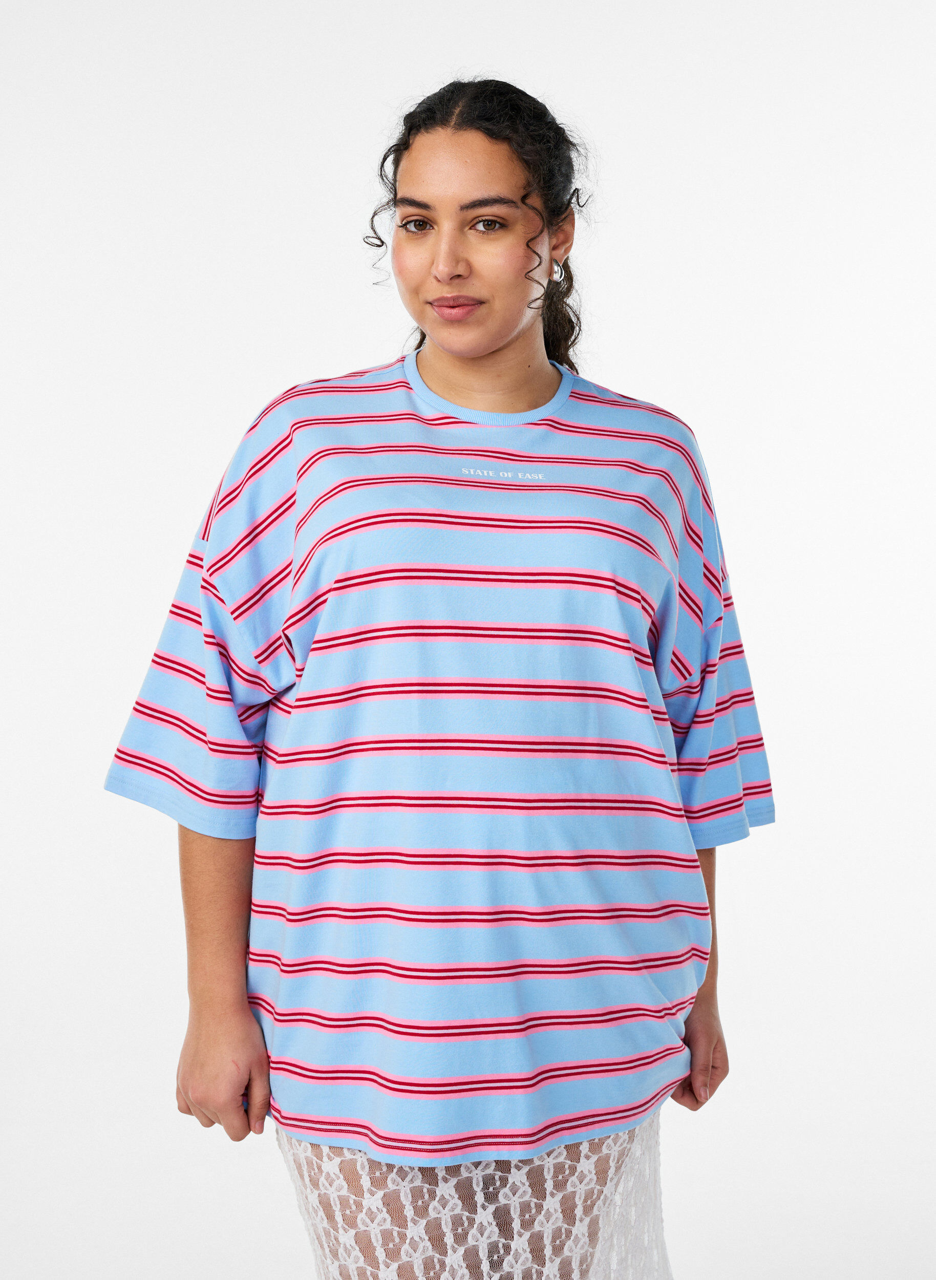 Zizzi Oversized T-shirt met strepen en 1/2 mouwen, Blauw, Model image number 0