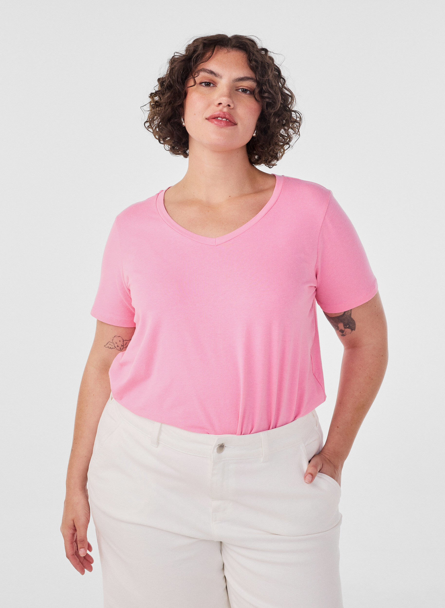Basic t-shirt in effen kleur met katoen, Roze, Model