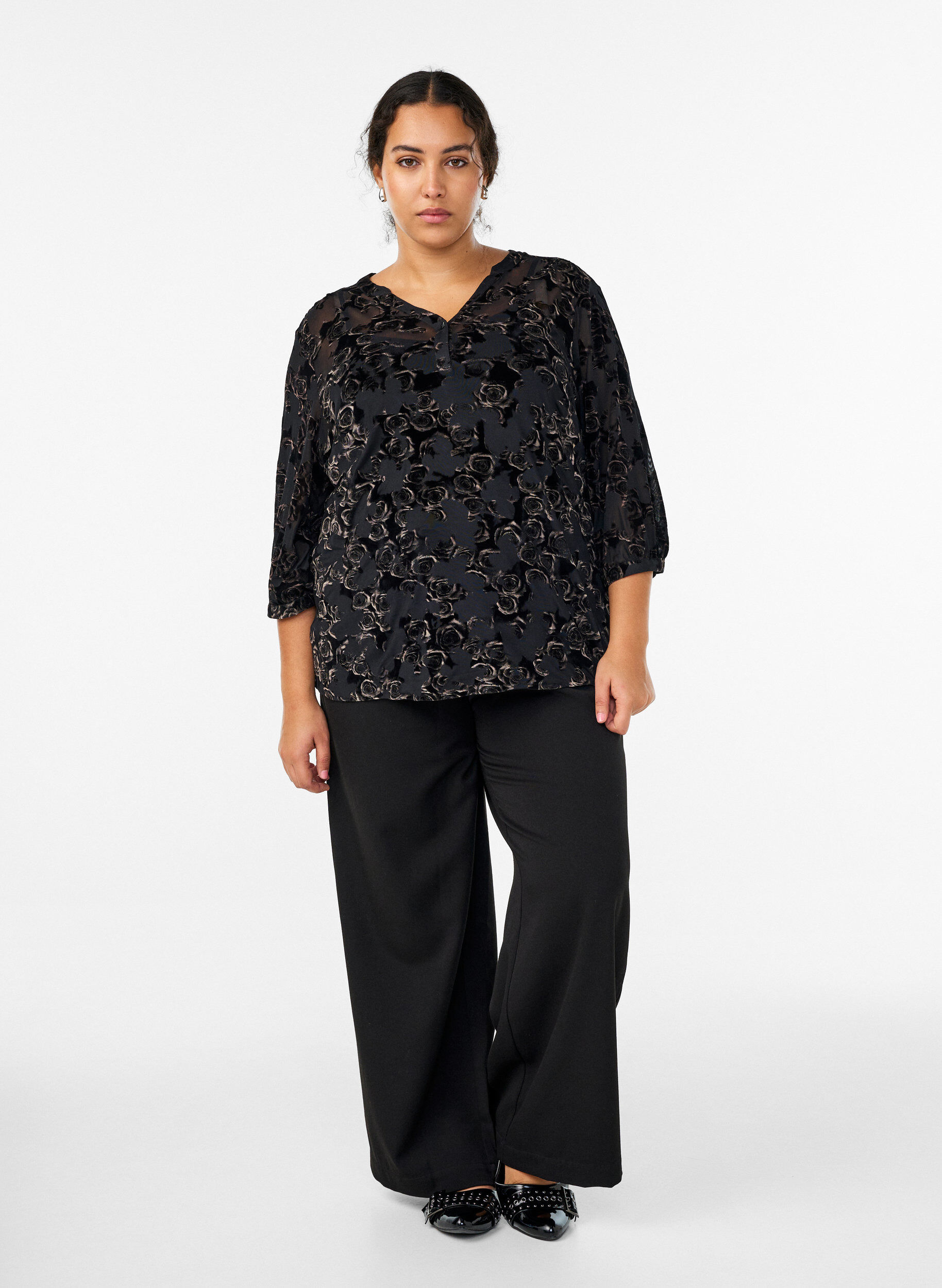 Zizzi Mesh blouse met 3/4 mouwen en velourrozen, Zwart, Model image number 1
