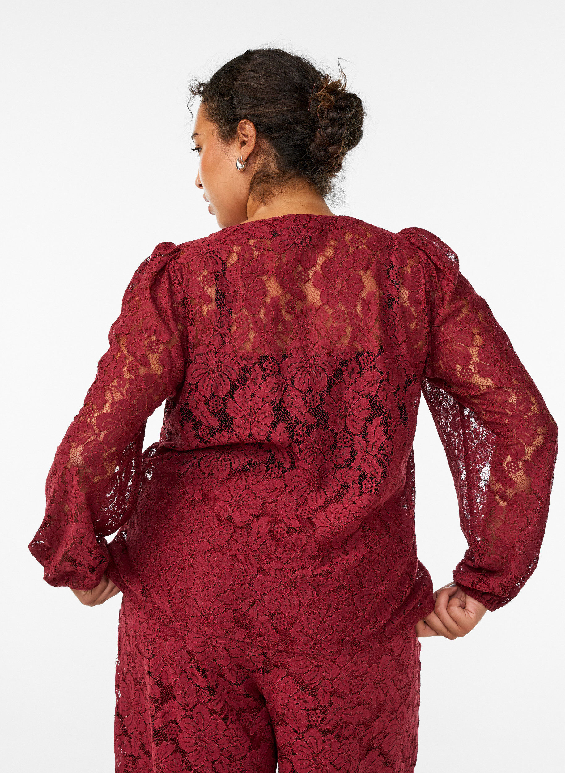 Zizzi Kanten blouse met open voorkant en strikbandjes, Donker Bordeaux, Model image number 2