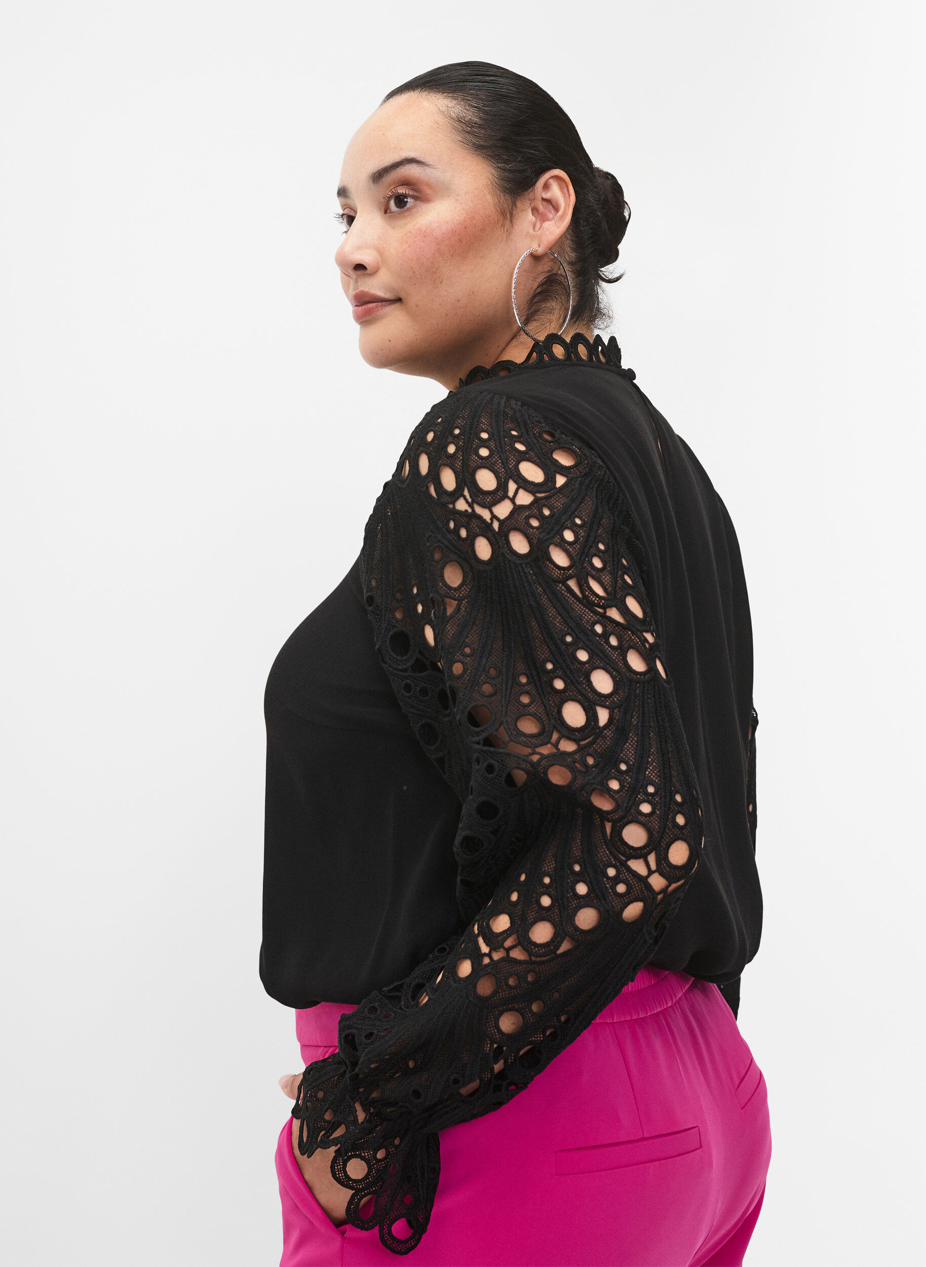 Zizzi Viscose blouse met crochet mouwen, Black, Model image number 2