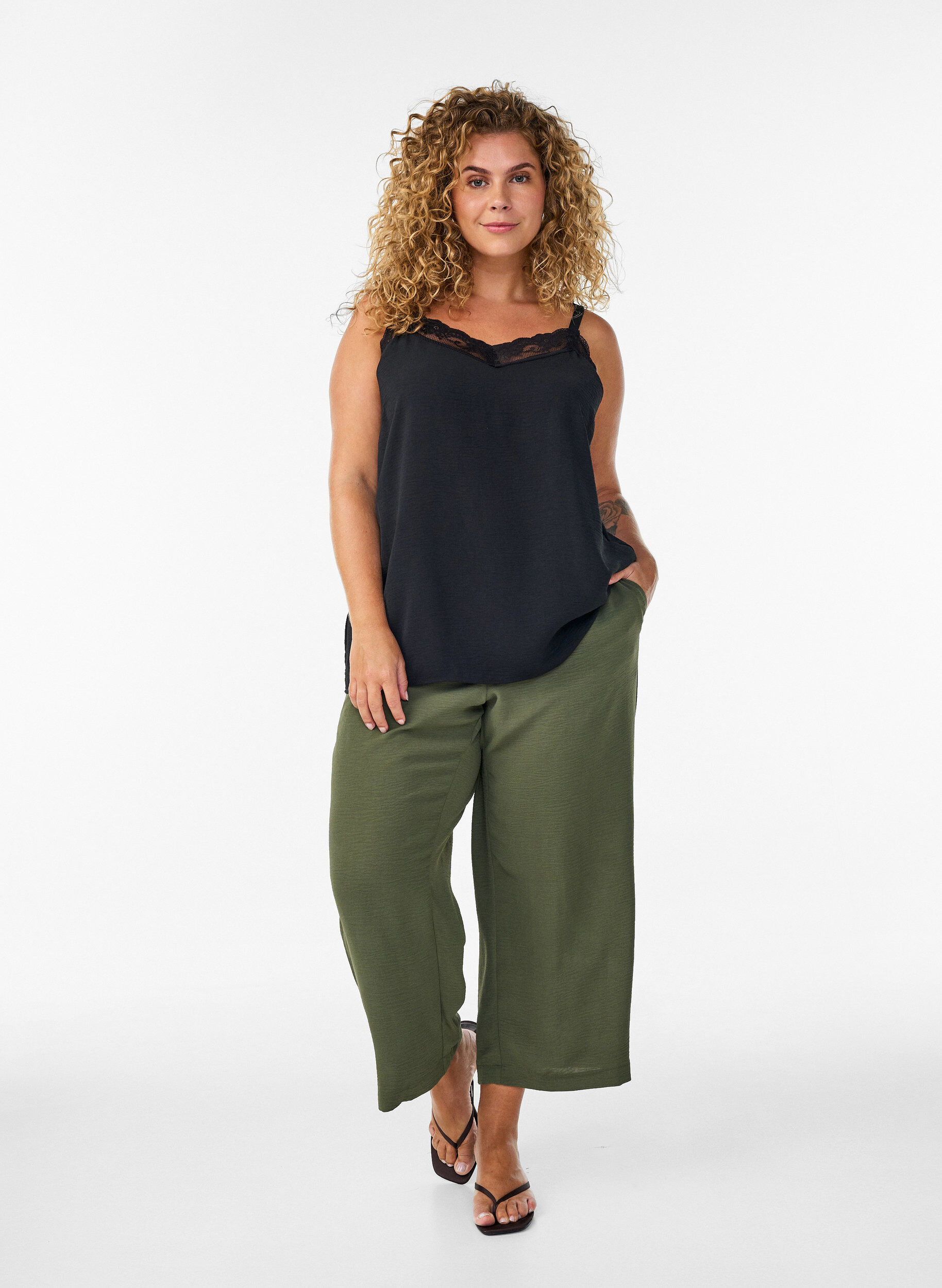 Zizzi High-waist culottes met een elastische achterkant, Groen, Model image number 0
