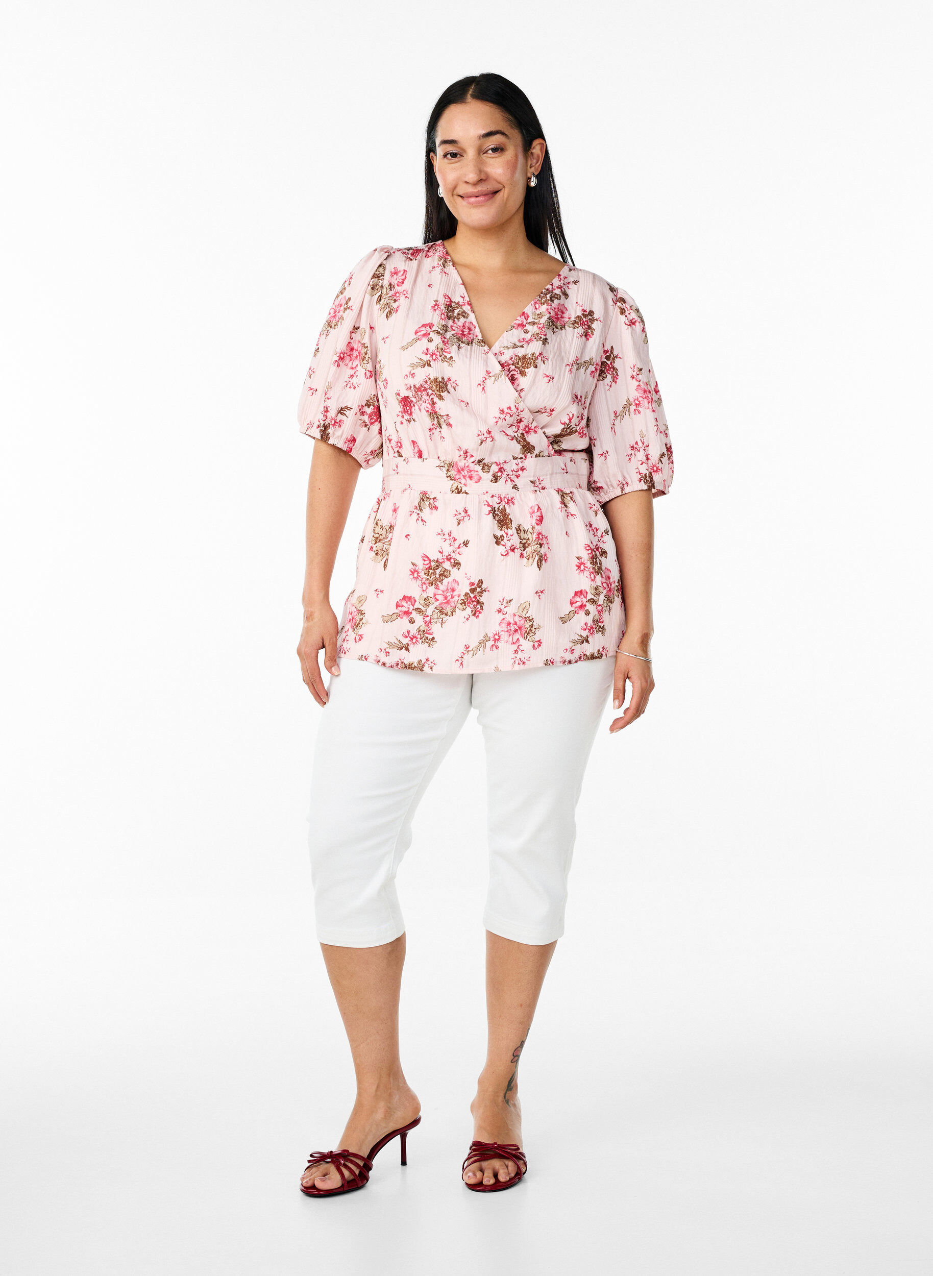 Zizzi Bloemenblouse met korte mouwen en gesmokte taille, Roze, Model image number 1