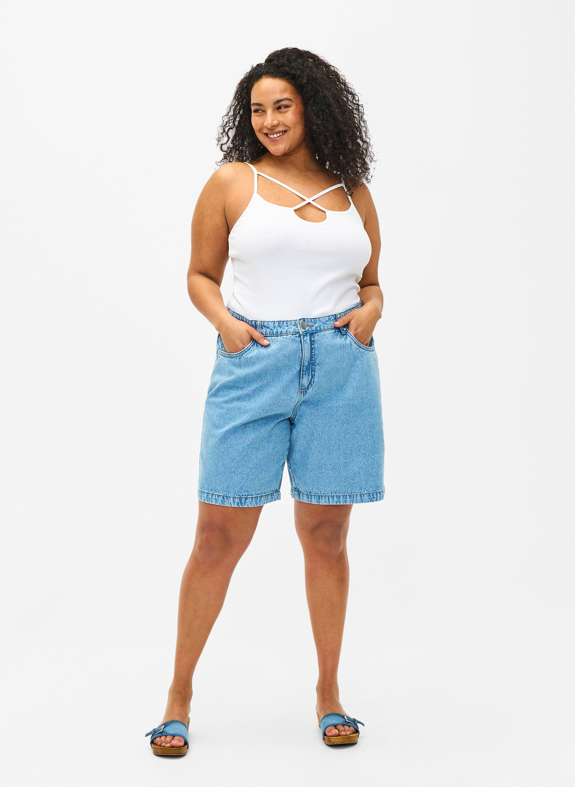 Zizzi Geribde top van biologisch katoen met kruisdetail, Bright White, Model image number 2