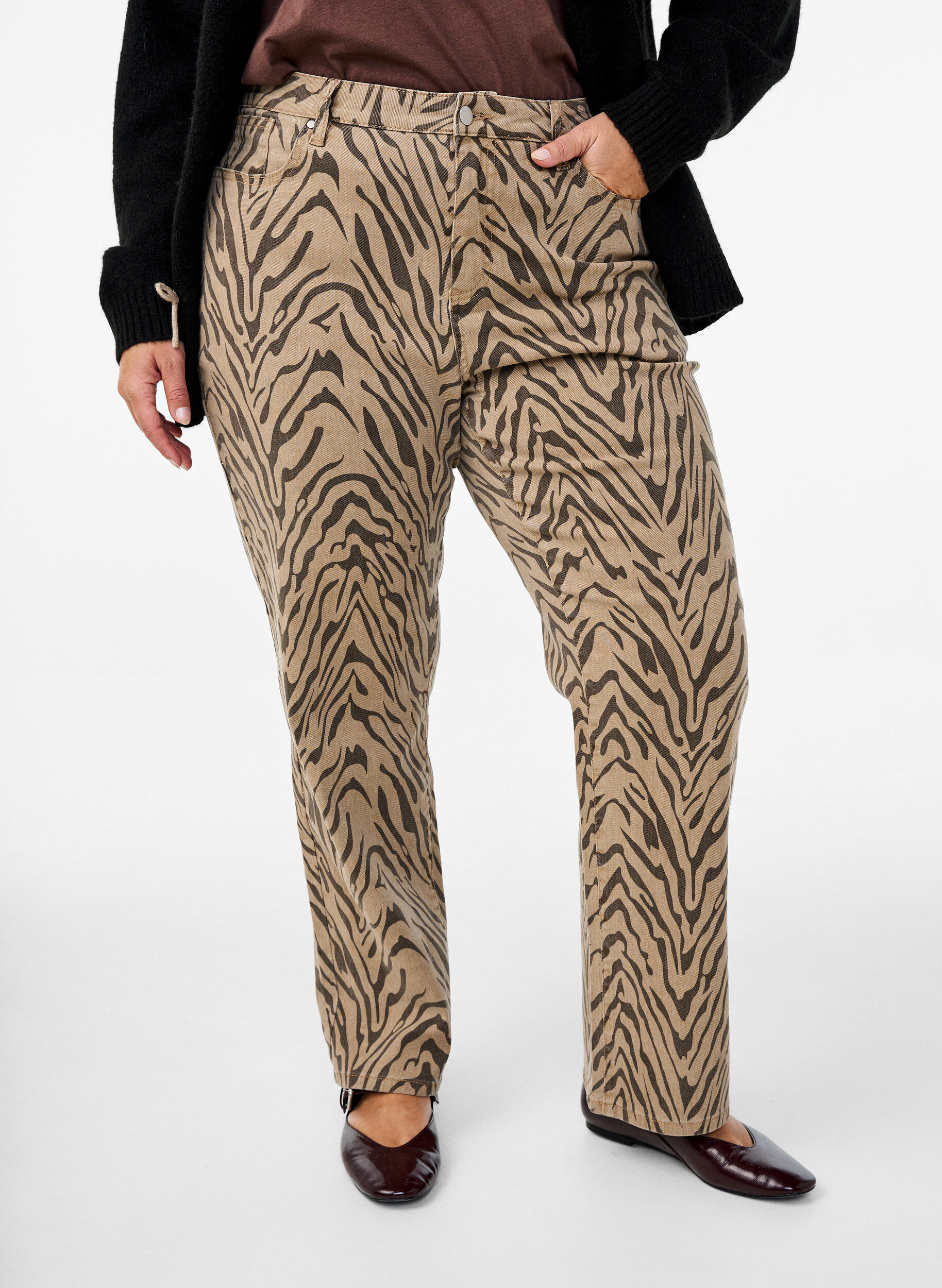 Zizzi Straight-fit jeans met zebraprint, Bruin, Model image number 2