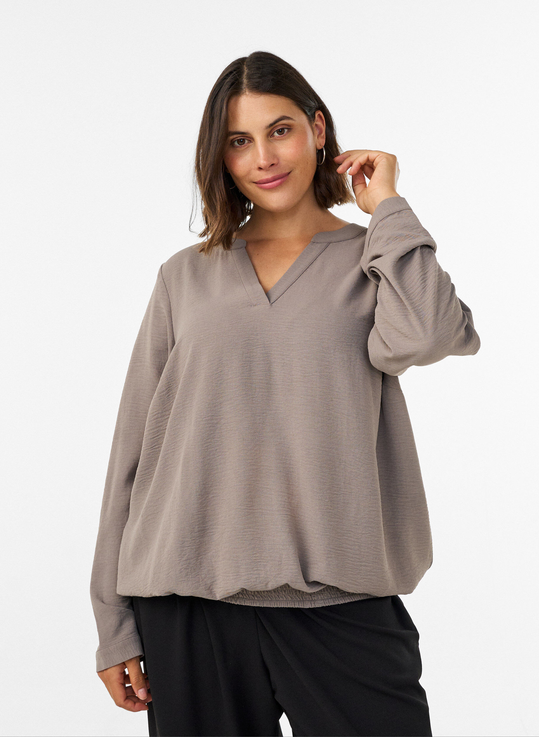 ZizziBlouse met ballonsilhouet en V-hals, Beige, Model image number 0