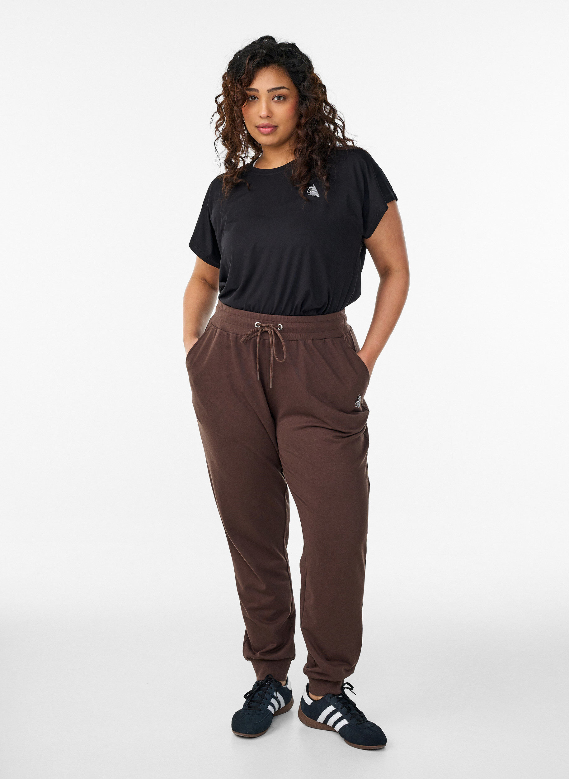 ZizziLosse trainingsbroek met zakken, Bruin, Model image number 1
