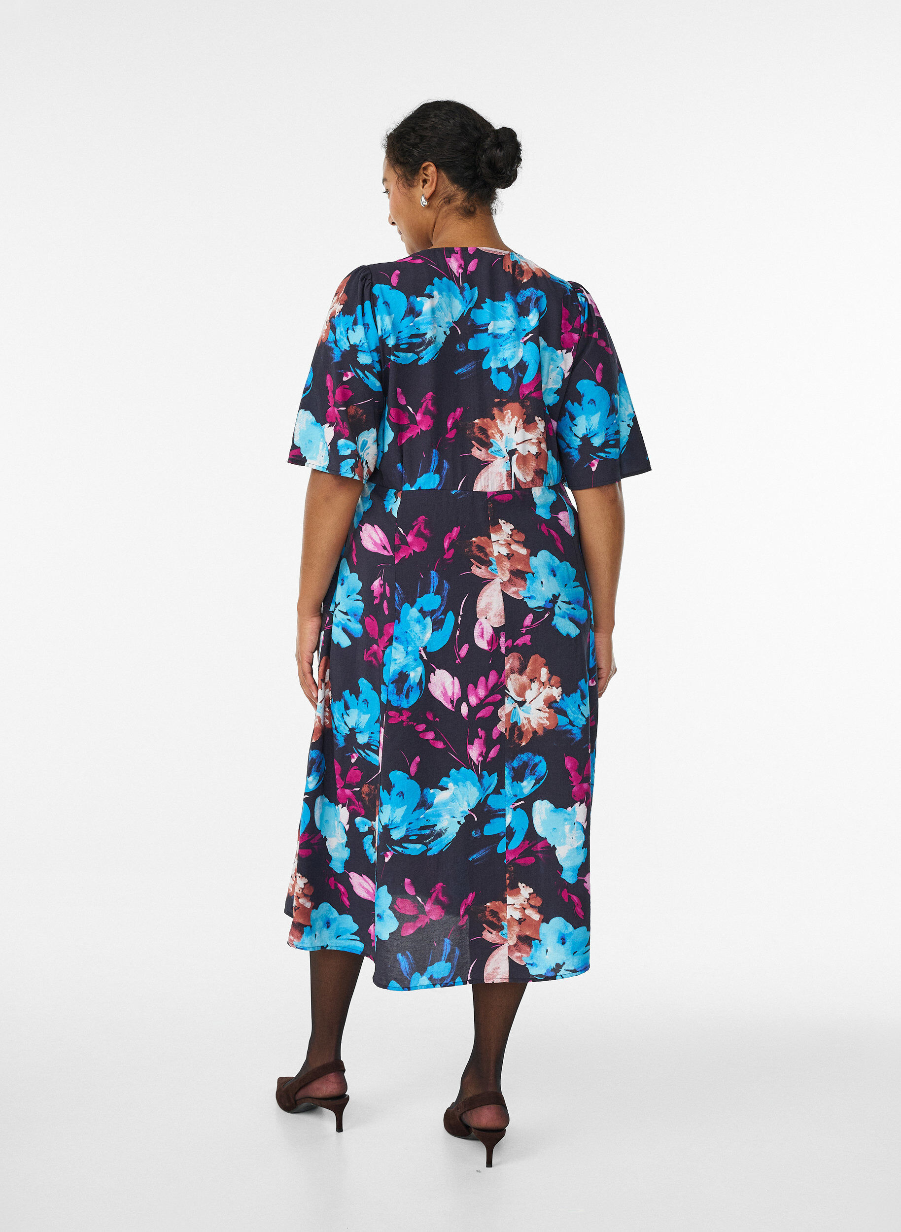Zizzi Midi-jurk met bloemenprint en empire-lijn, Zwart, Model image number 1