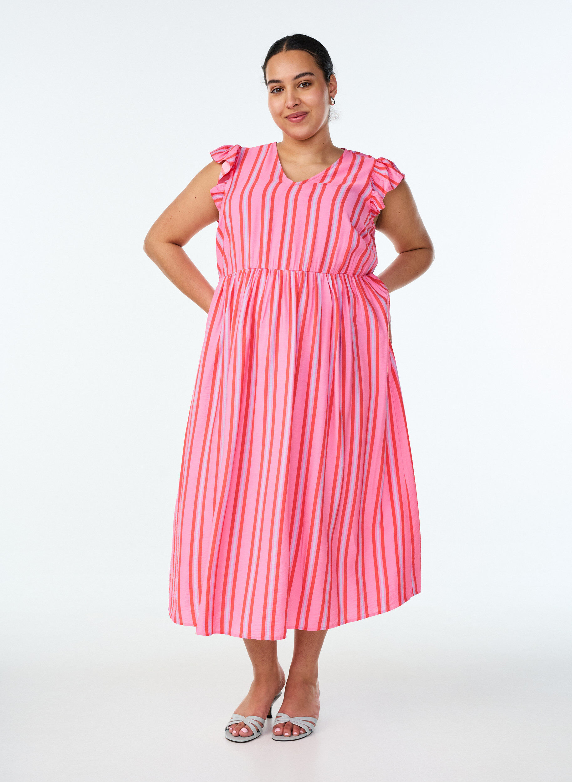 Gestreepte midijurk met empirelijn en ruches, Roze, Model