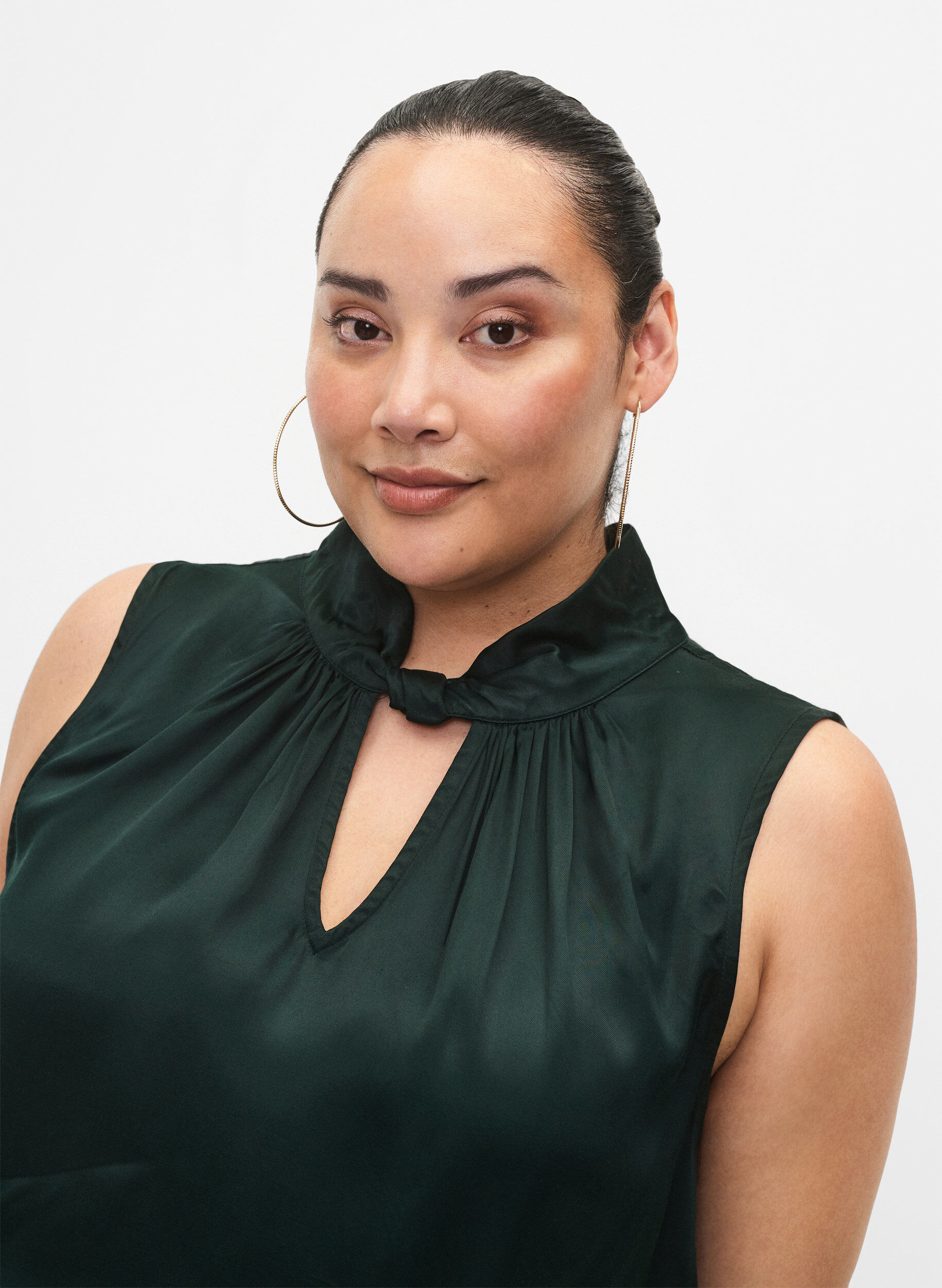 Zizzi Mouwloze top van viscose met detail, Scarab, Model image number 2