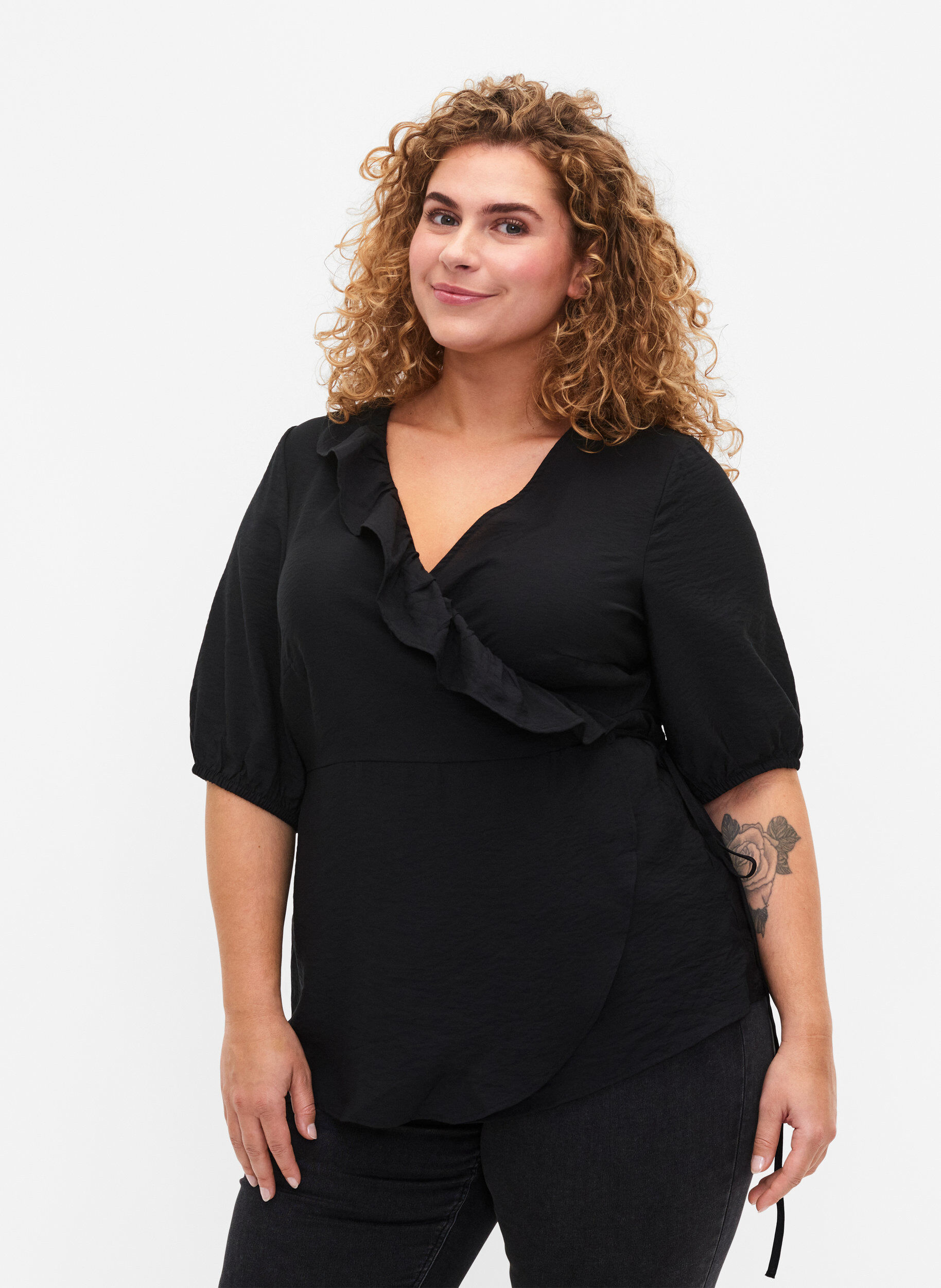 Zizzi Wikkelblouse van Viscose met korte mouw, Black, Model image number 0
