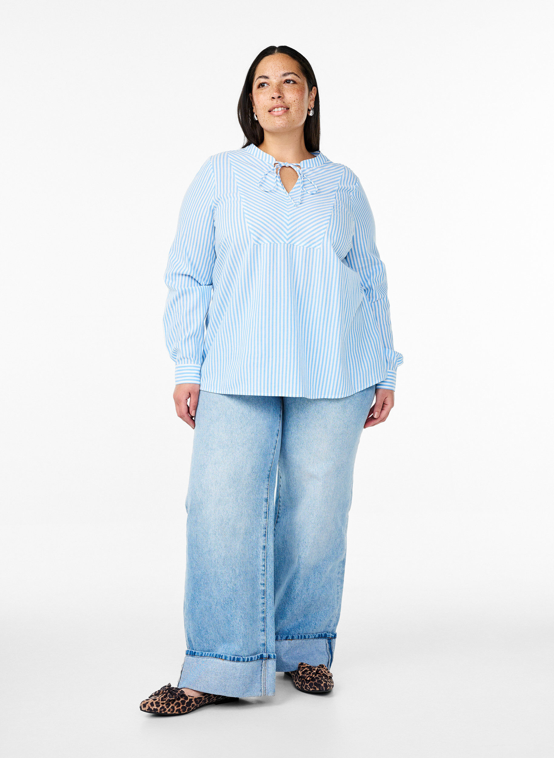 Zizzi Gestreepte blouse met strikdetail, Blauw, Model image number 1