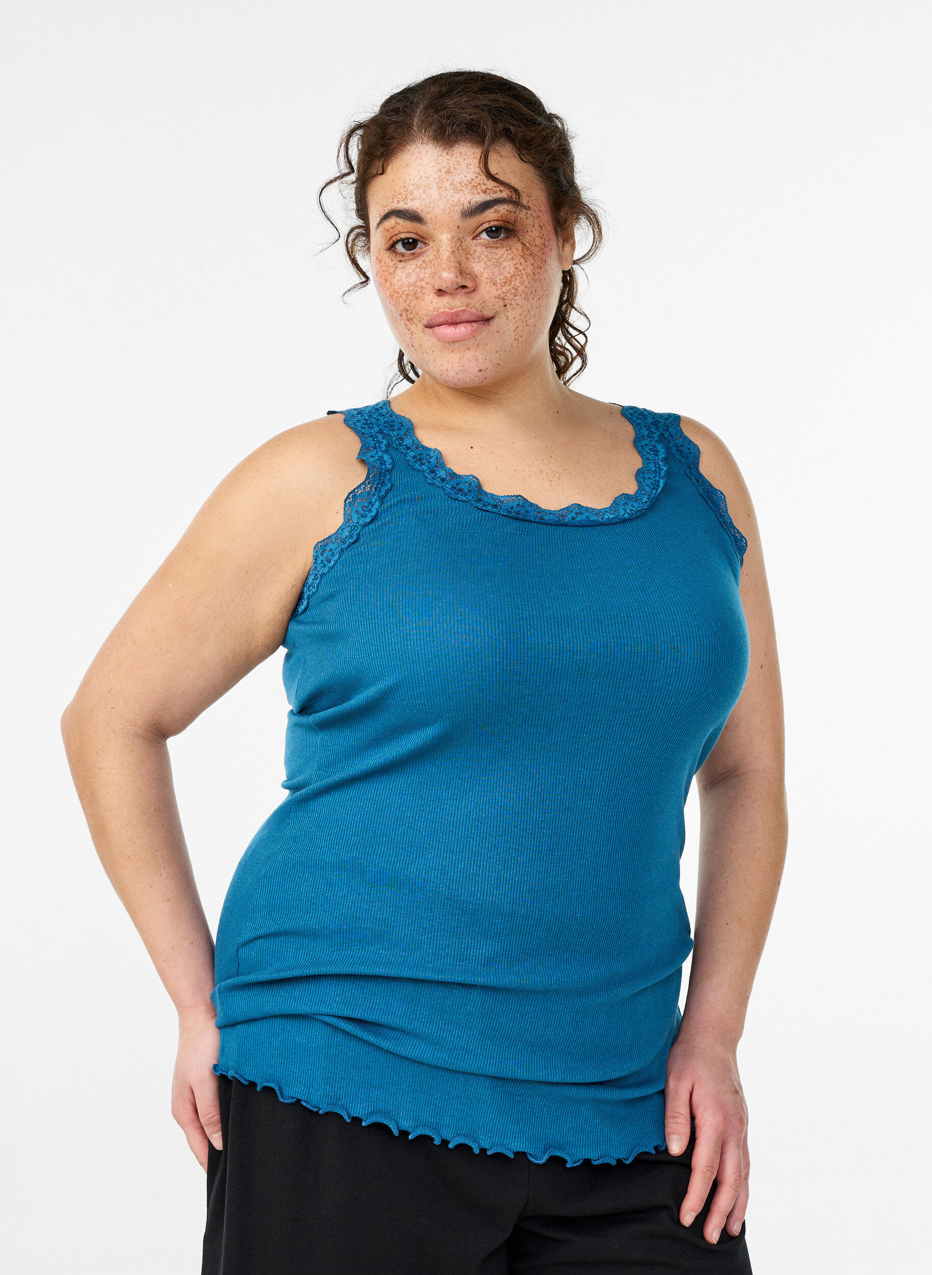 ZizziTop met kanten afwerking, Blauw, Model image number 0