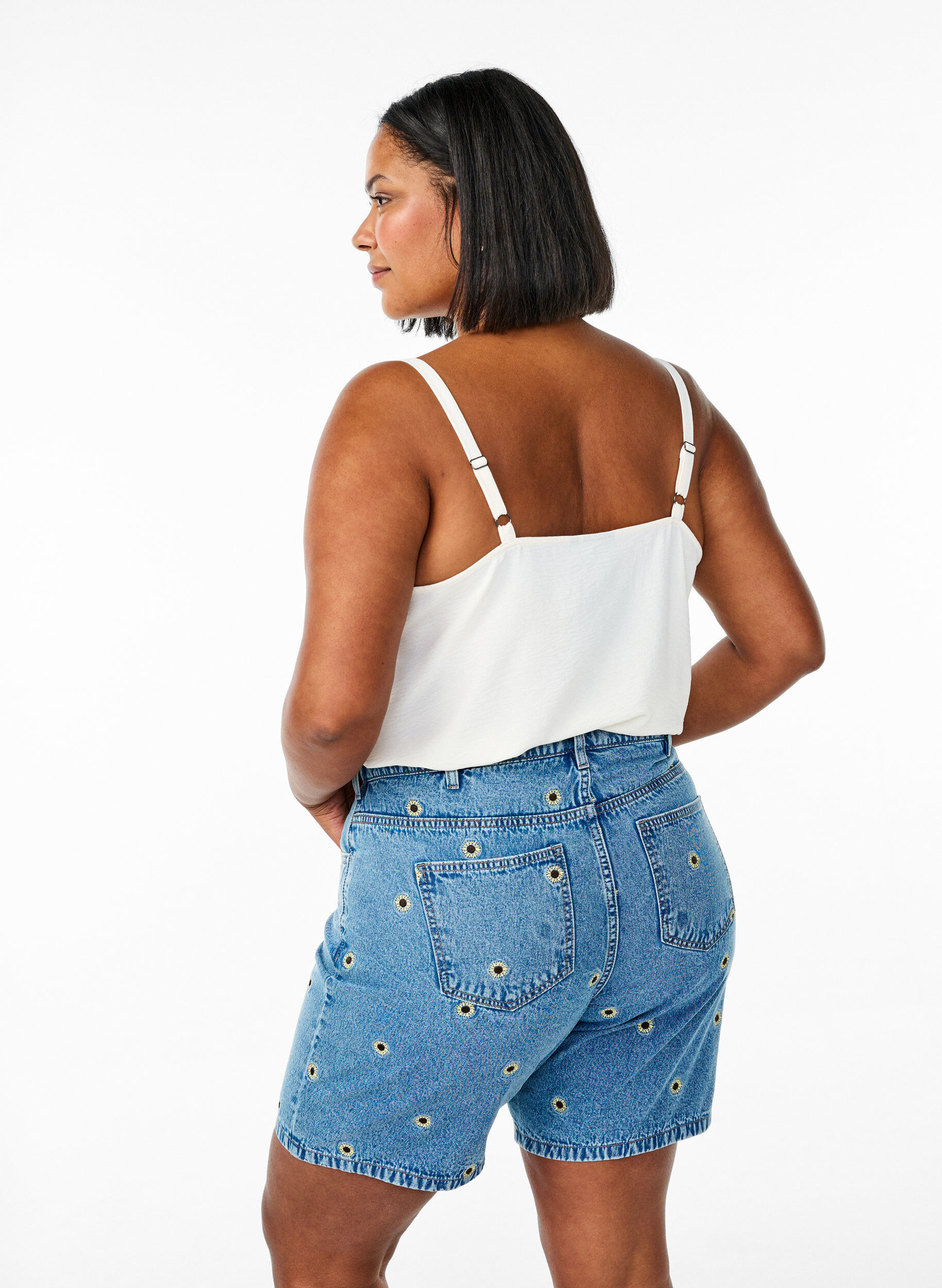 Zizzi Korte spijkerbroek met geborduurde bloemen, Blauw, Model image number 1