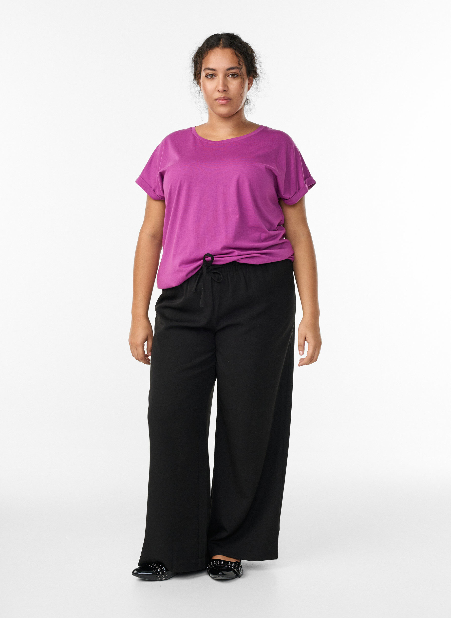 Zizzi T-shirt met korte mouwen in een katoenmix, Paars, Model image number 1