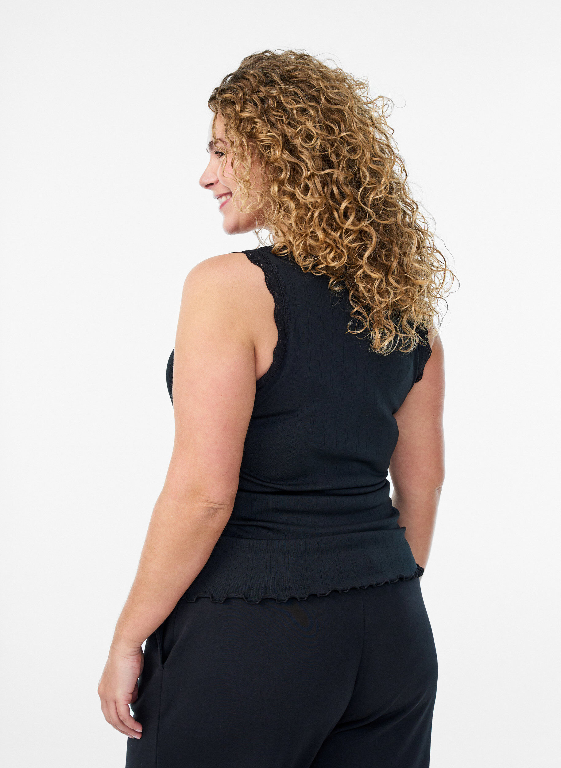 Zizzi Tanktop met kant en broderie anglaise, Zwart, Model image number 2