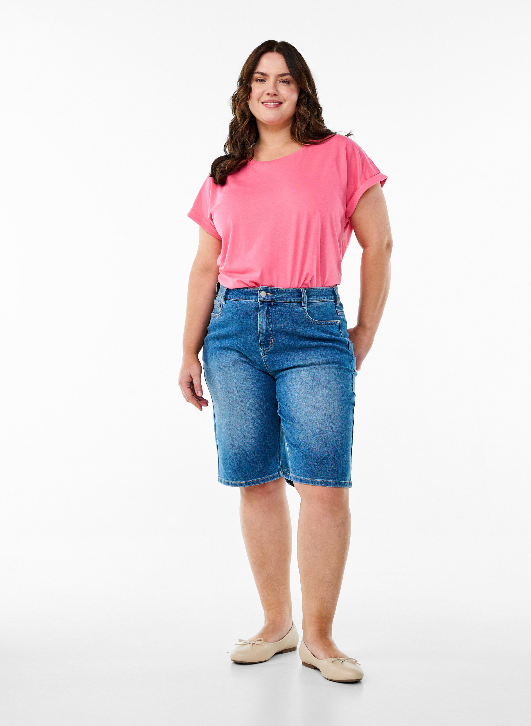 Zizzi High waist denim Bermuda shorts, Blauw, Model image number 1