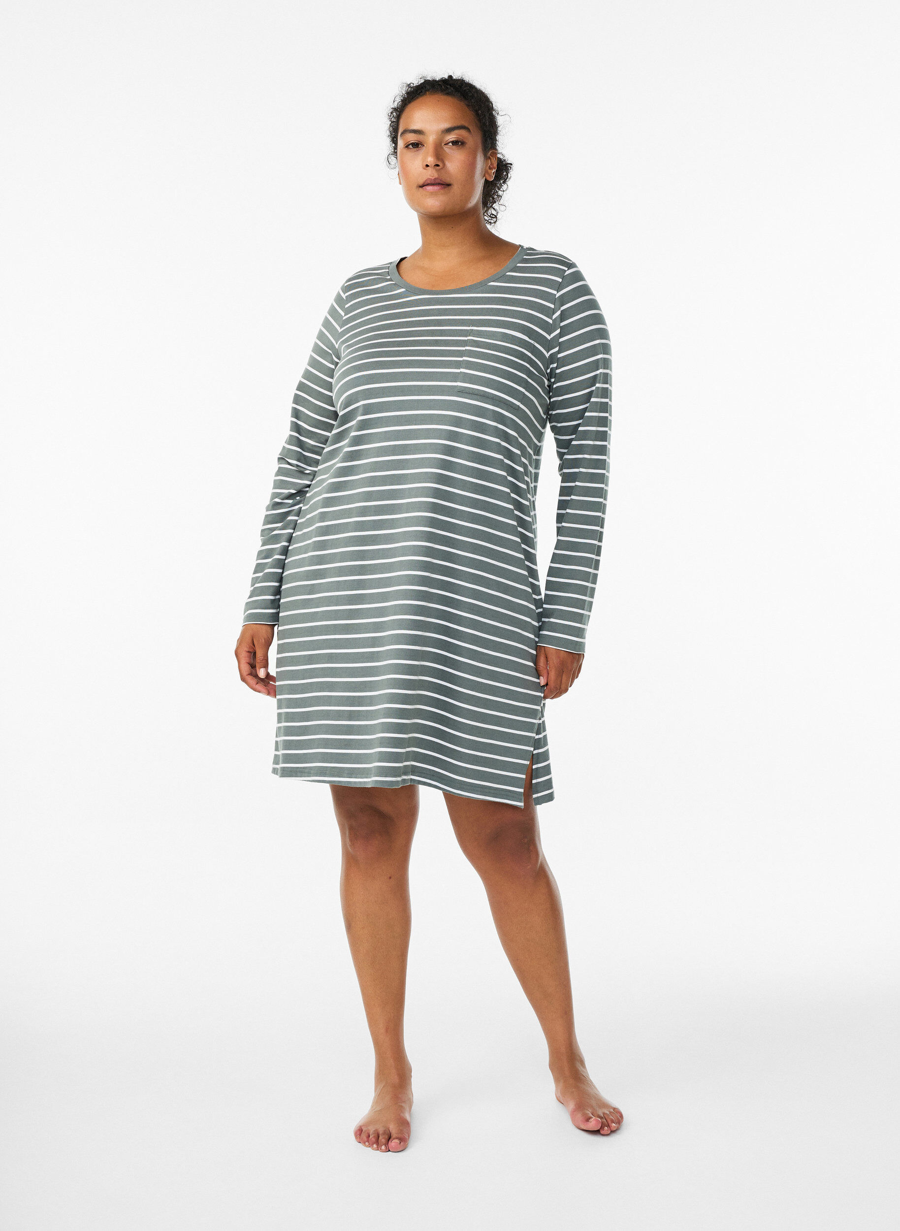 Zizzi Gestreepte nachthemd in biologisch katoen, Groen, Model image number 1