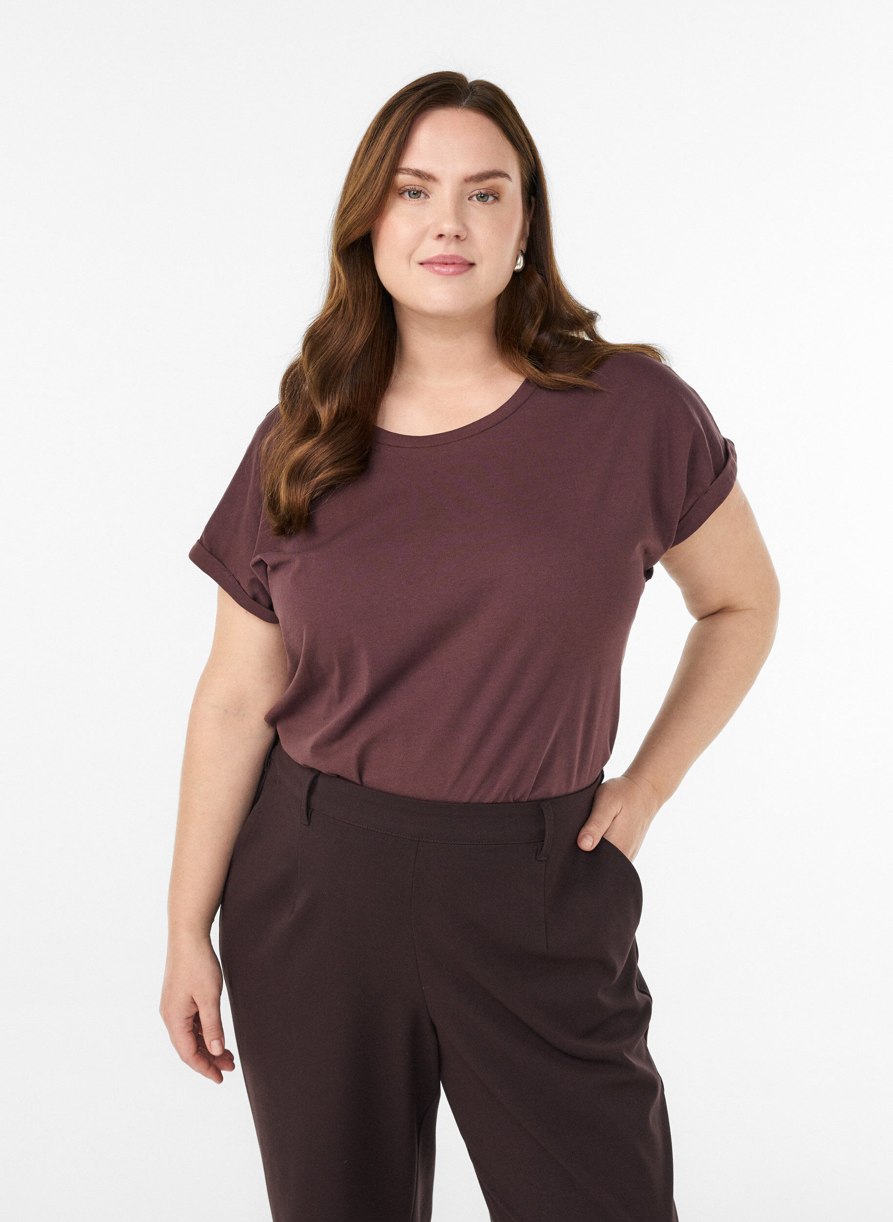 T-shirt met korte mouwen in een katoenmix, Donker Bordeaux, Model