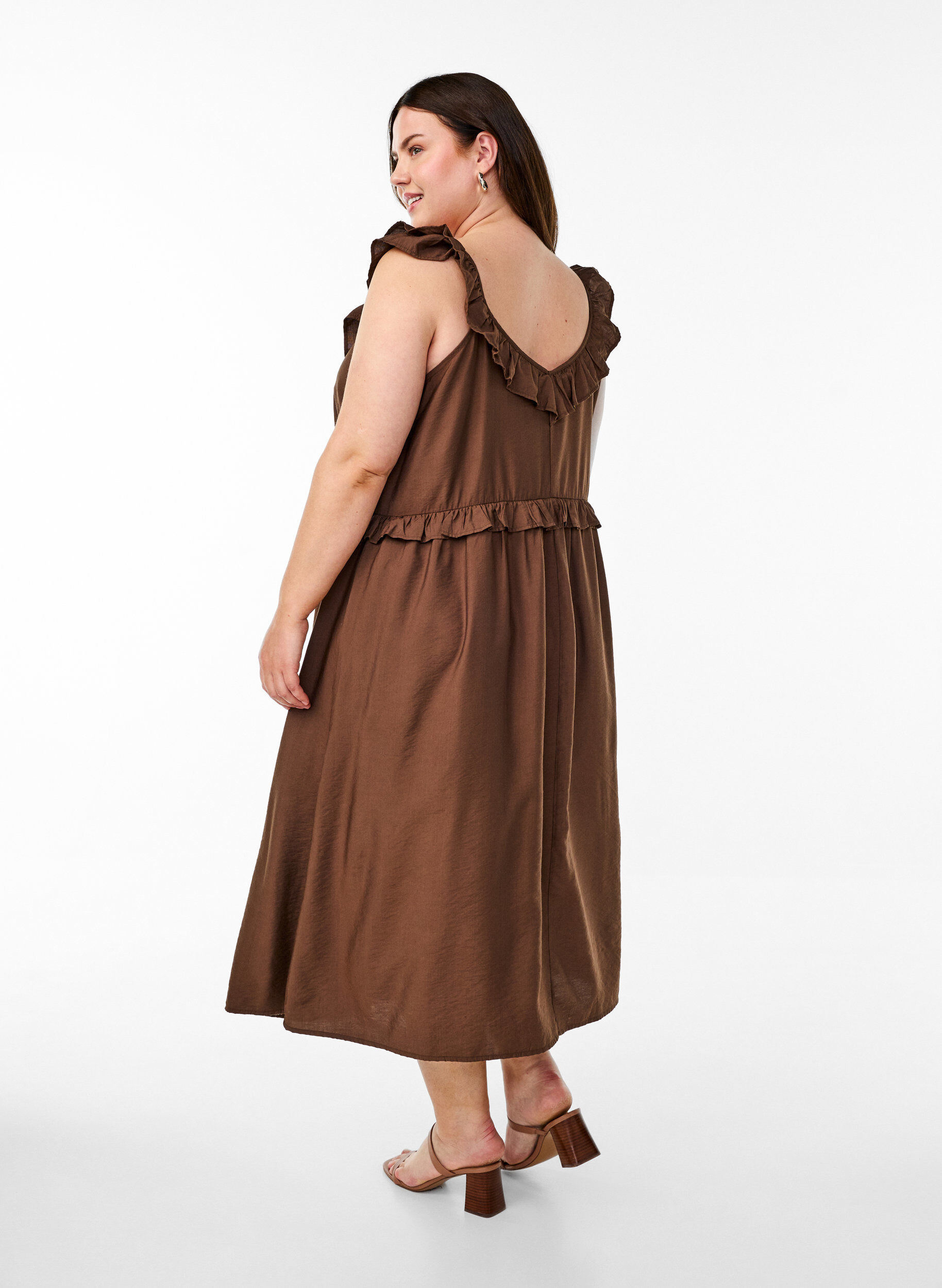 Zizzi Mouwloze midi jurk met ruches, Bruin, Model image number 1