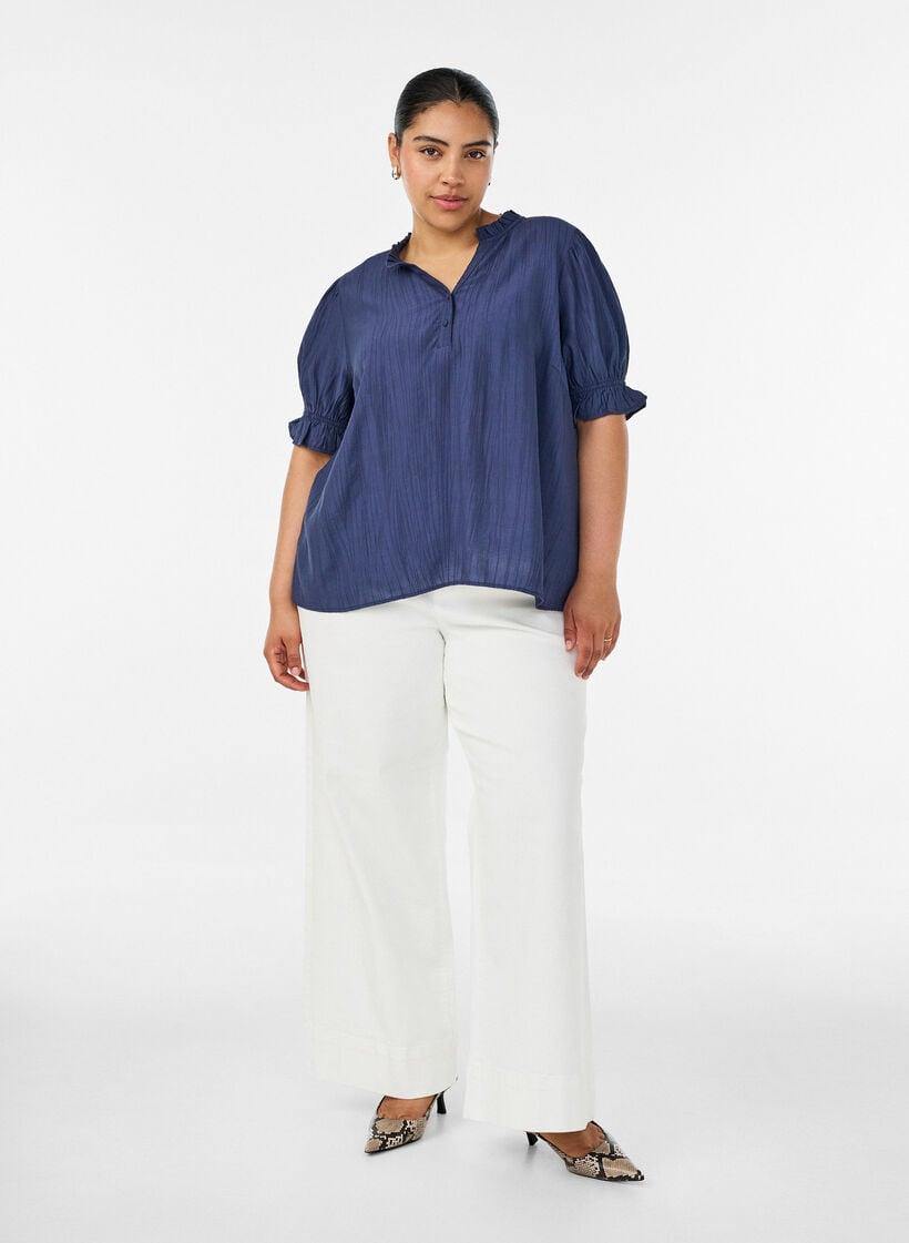 Blouse in een gekreukelde viscosemix met een V-hals, Blauw, Model image number 1